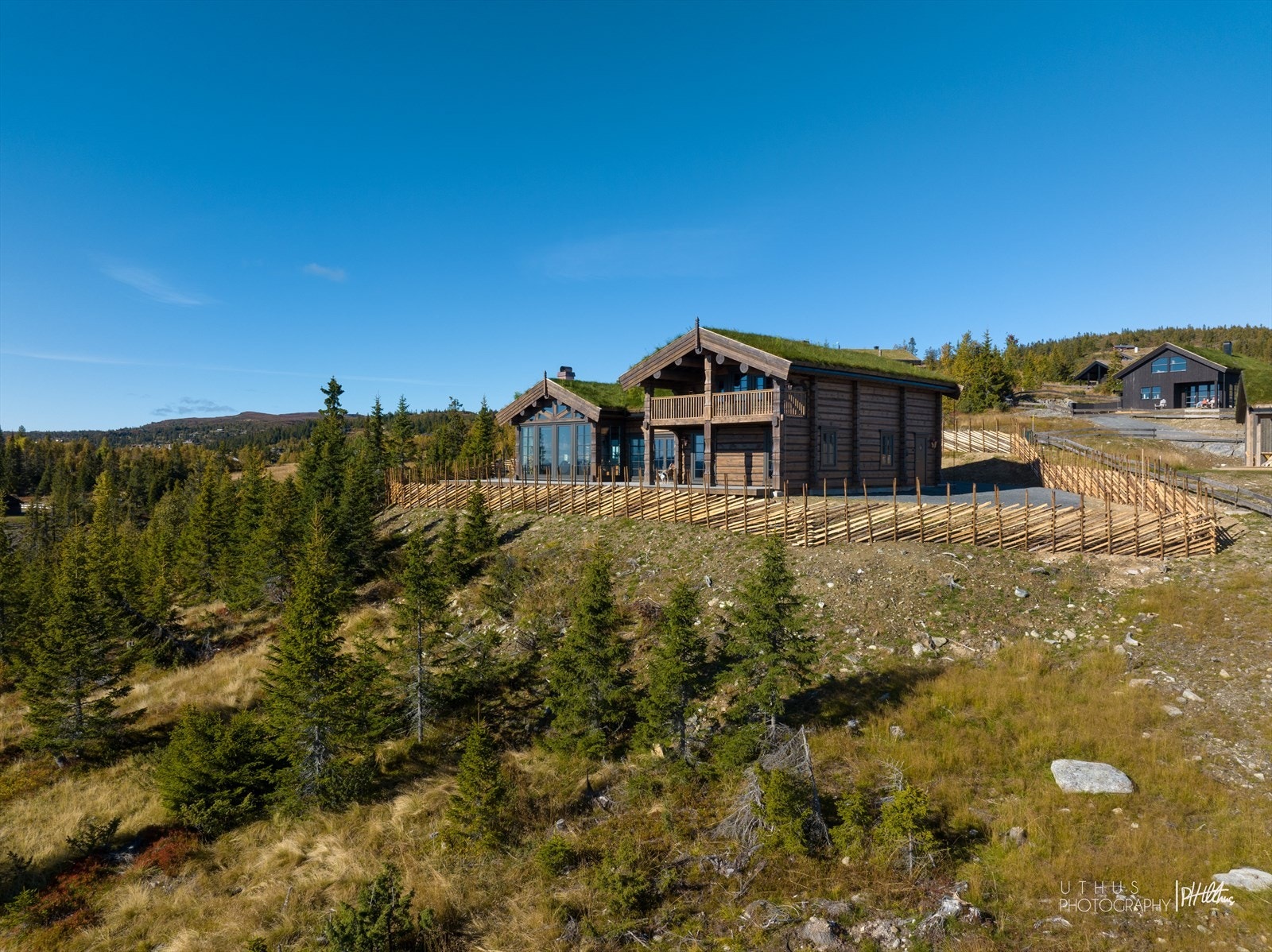 Området ligger opp til 1 000 moh., er svært snøsikkert, og er tilknyttet et velpreparert skiløypenett som strekker seg gjennom både Valdres og Hallingdal. Galleribilde