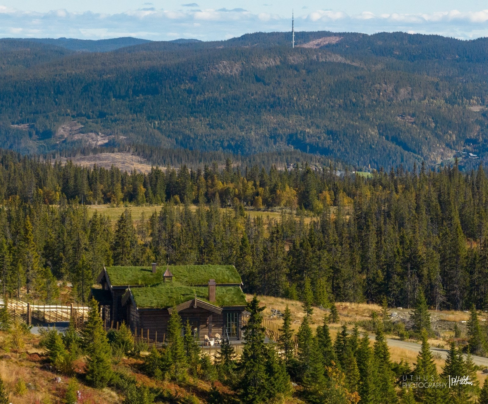 I sommerhalvåret er det idylliske fjellområdet rundt Ølnesseter tørt og fint, ideelt for turvandring og stisykling. At området er tørt, gjør det også nesten fritt for mygg. Galleribilde