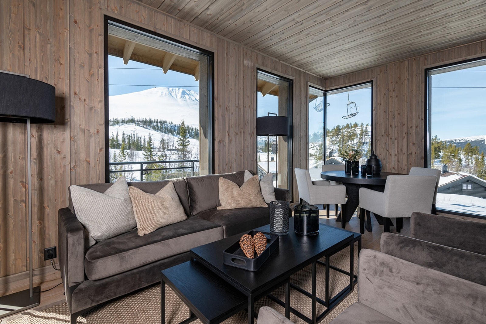 I stuedelen er det fin utsikt mot fjellet og skianlegget.
Foto fra leilighet D23 Galleribilde