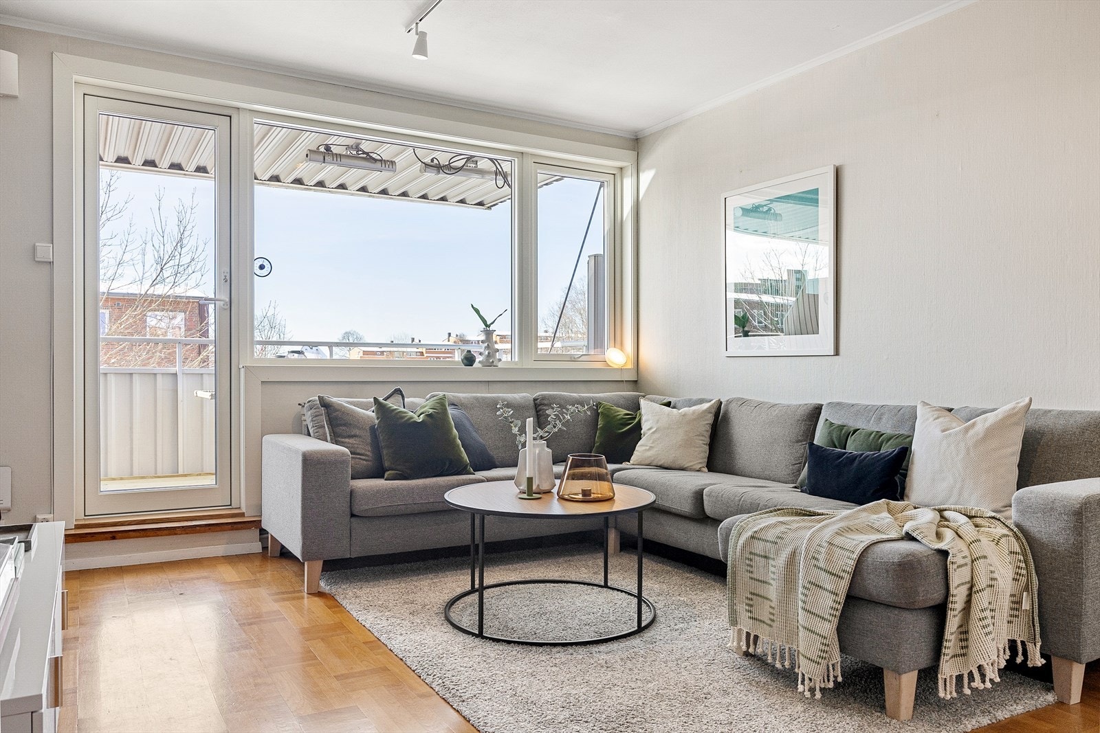 I stuen er det god plass til sofagruppe med tilhørende stuemøblement Galleribilde