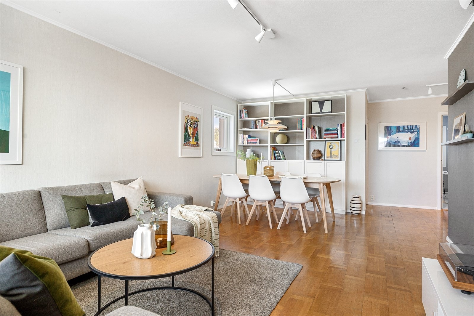 Rommet har en planløsning som gjør det enkelt å innrede Galleribilde