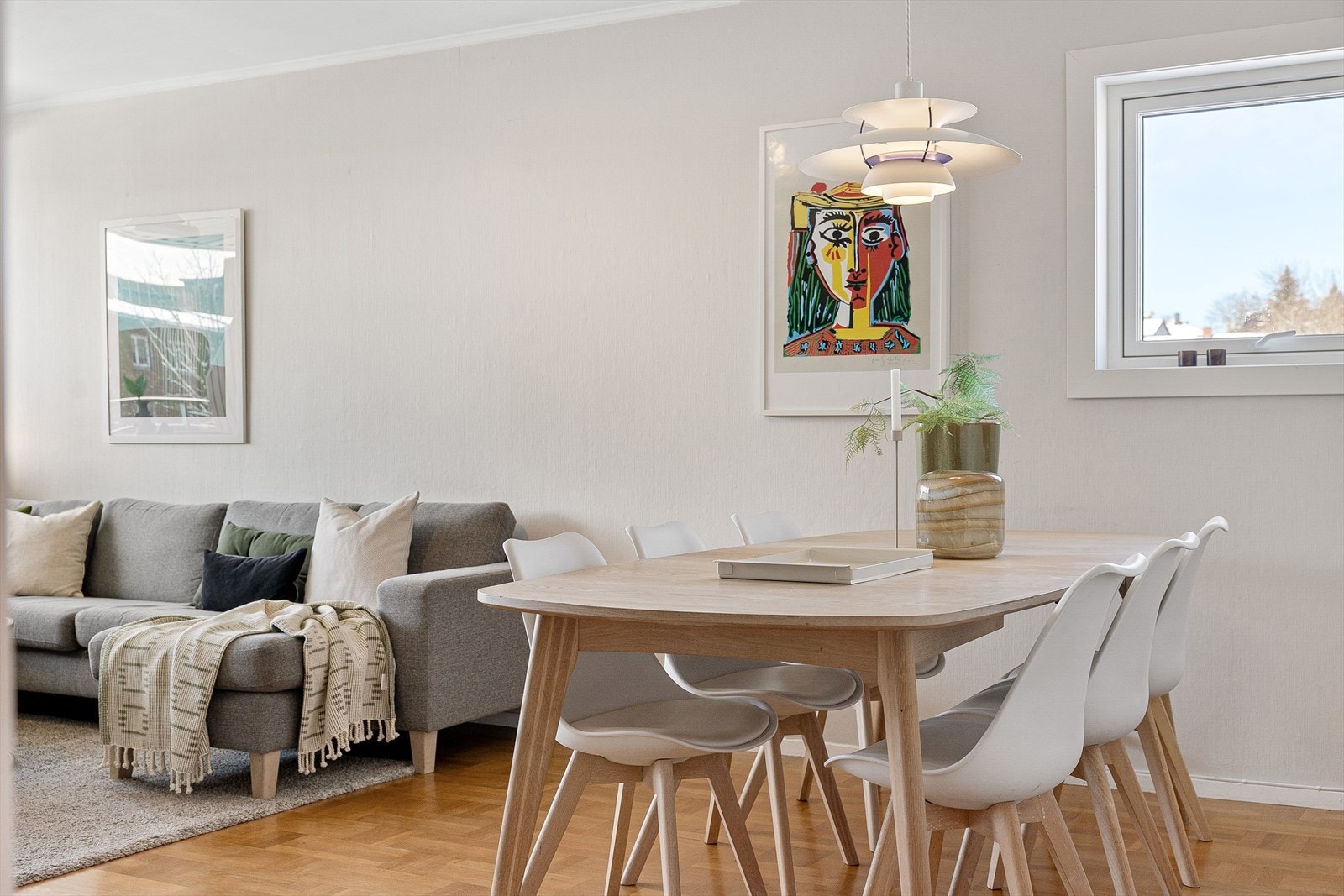 Leiligheten har en gjennomgående og god planløsning med funksjonelle rom Galleribilde