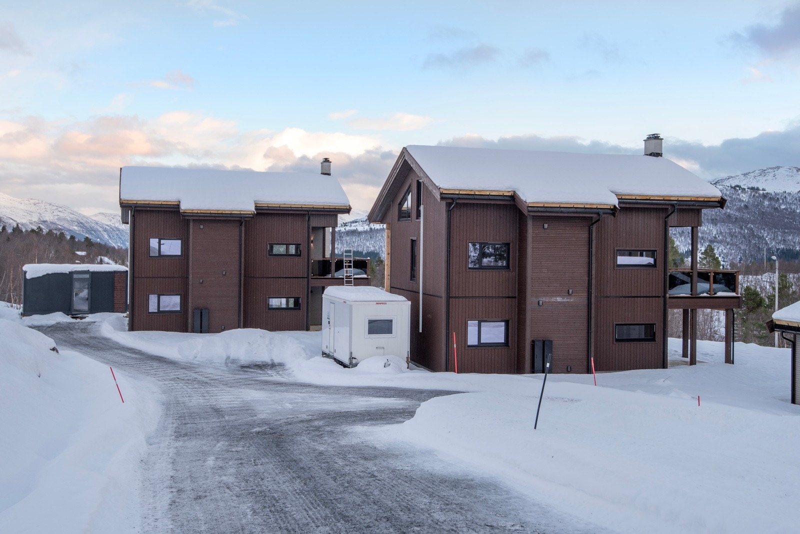 Det er mulighet for å lage til elbillading til parkeringsplassen. Trekkerør er lagt inn. Galleribilde