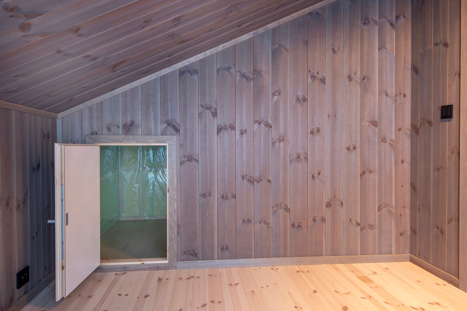 Det er lagringsplass i raft. Galleribilde