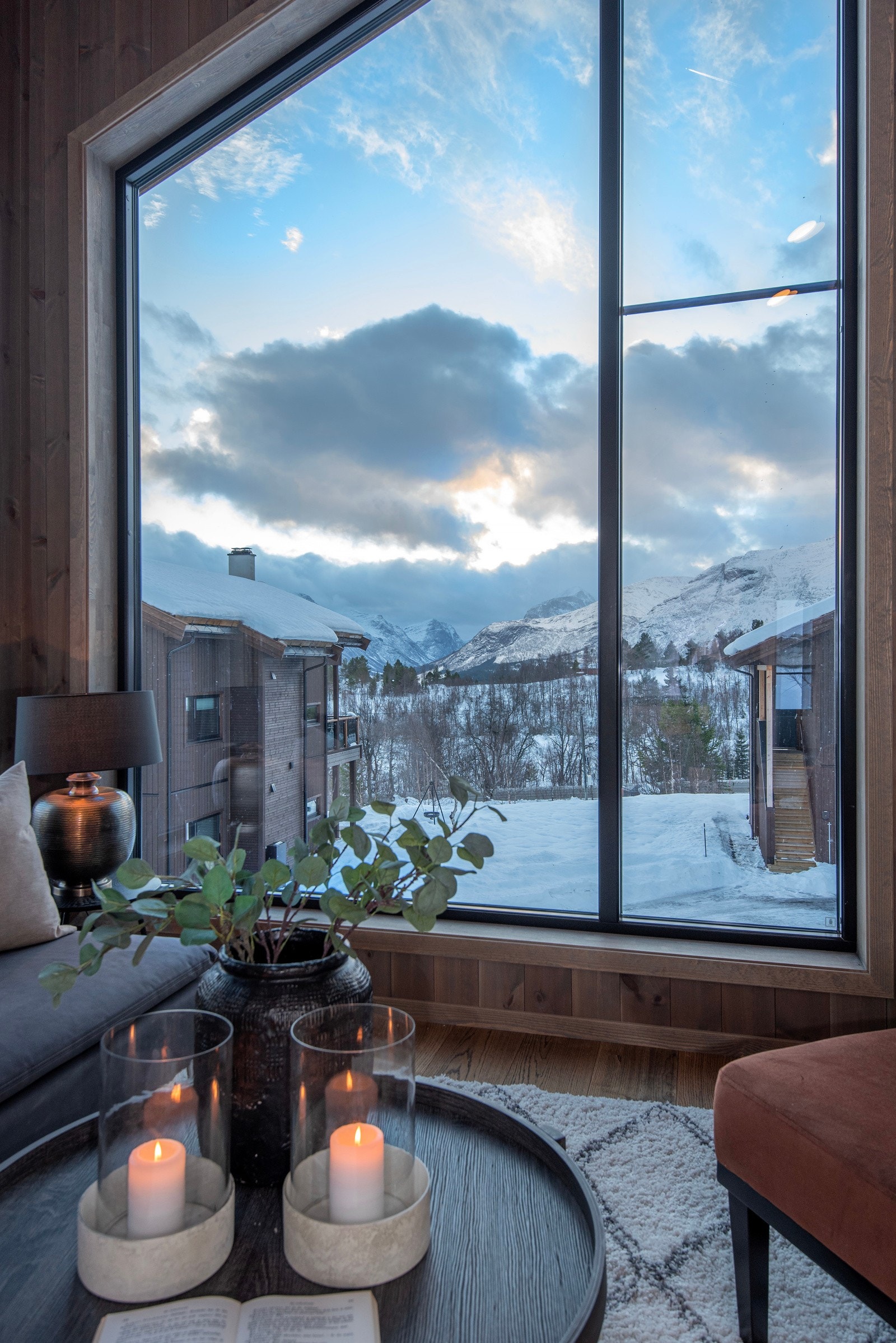 Flott utsikt mot Fursetreset og Strandadalen. Galleribilde