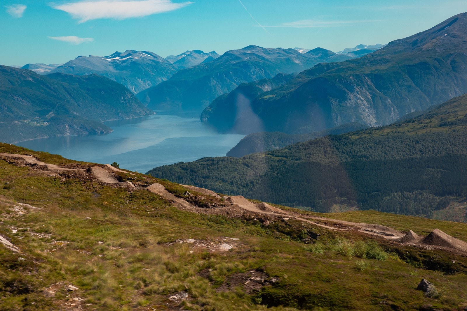 Strandafjellet kler også høstens fargepalett godt. Galleribilde