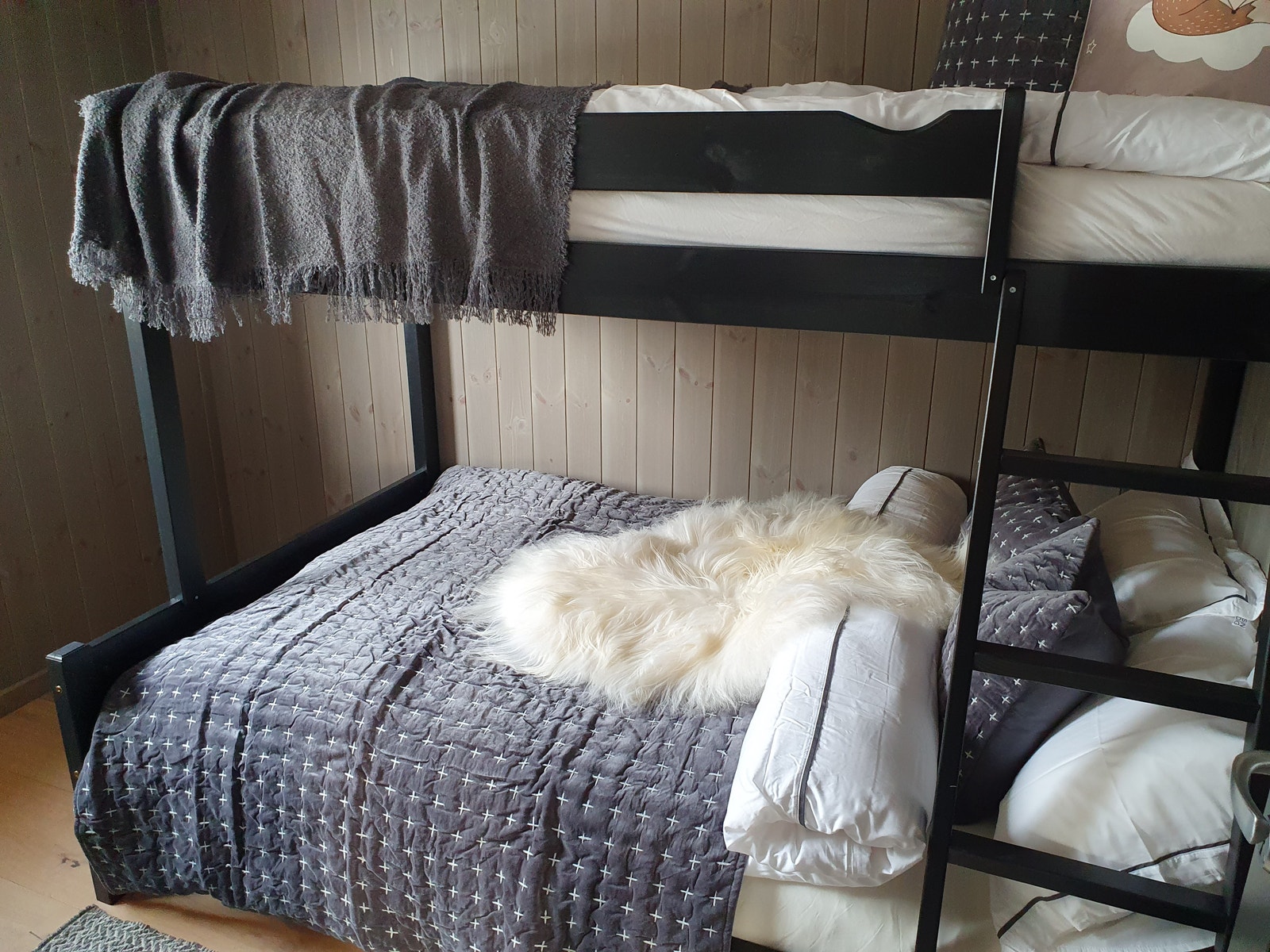 Bilder fra møblert Solheim 100, soverom. Galleribilde