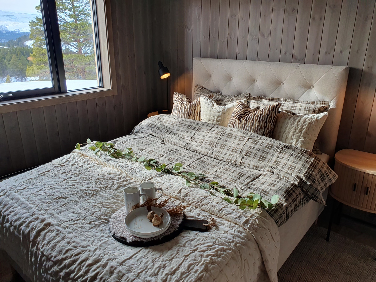 Bilder fra møblert Solheim 100, hovedsoverom 1.etg Galleribilde