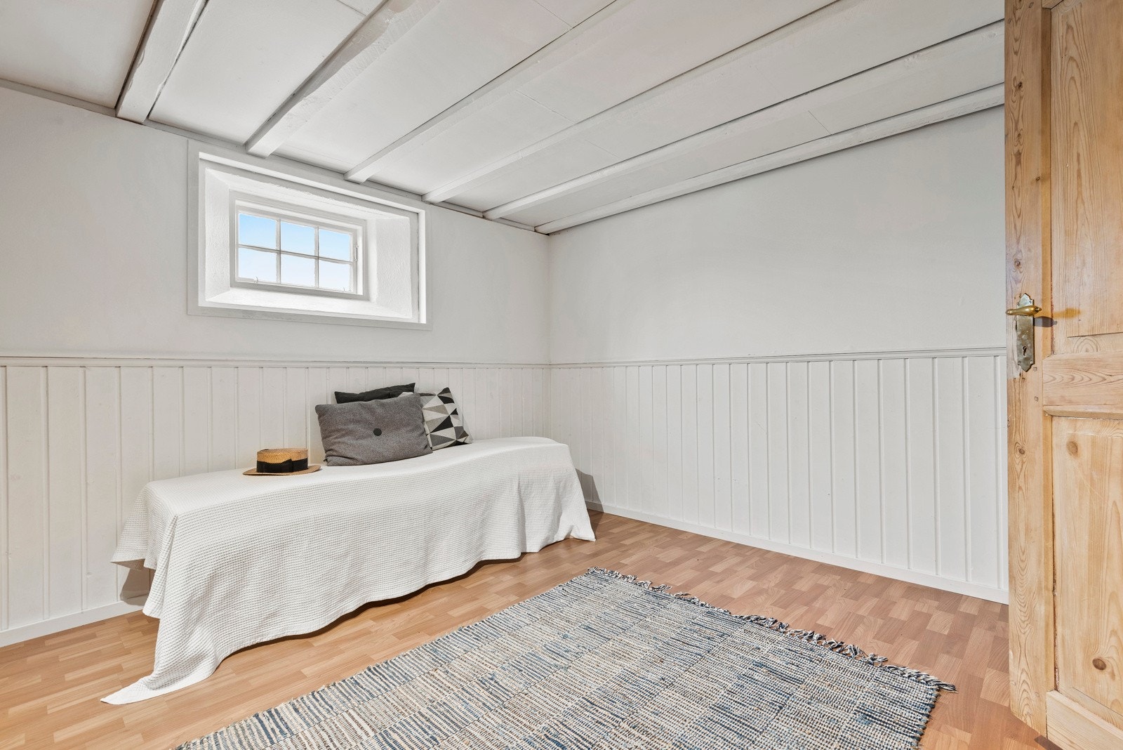 Soverommet i kjeller er ikke godkjent for varig opphold. Galleribilde