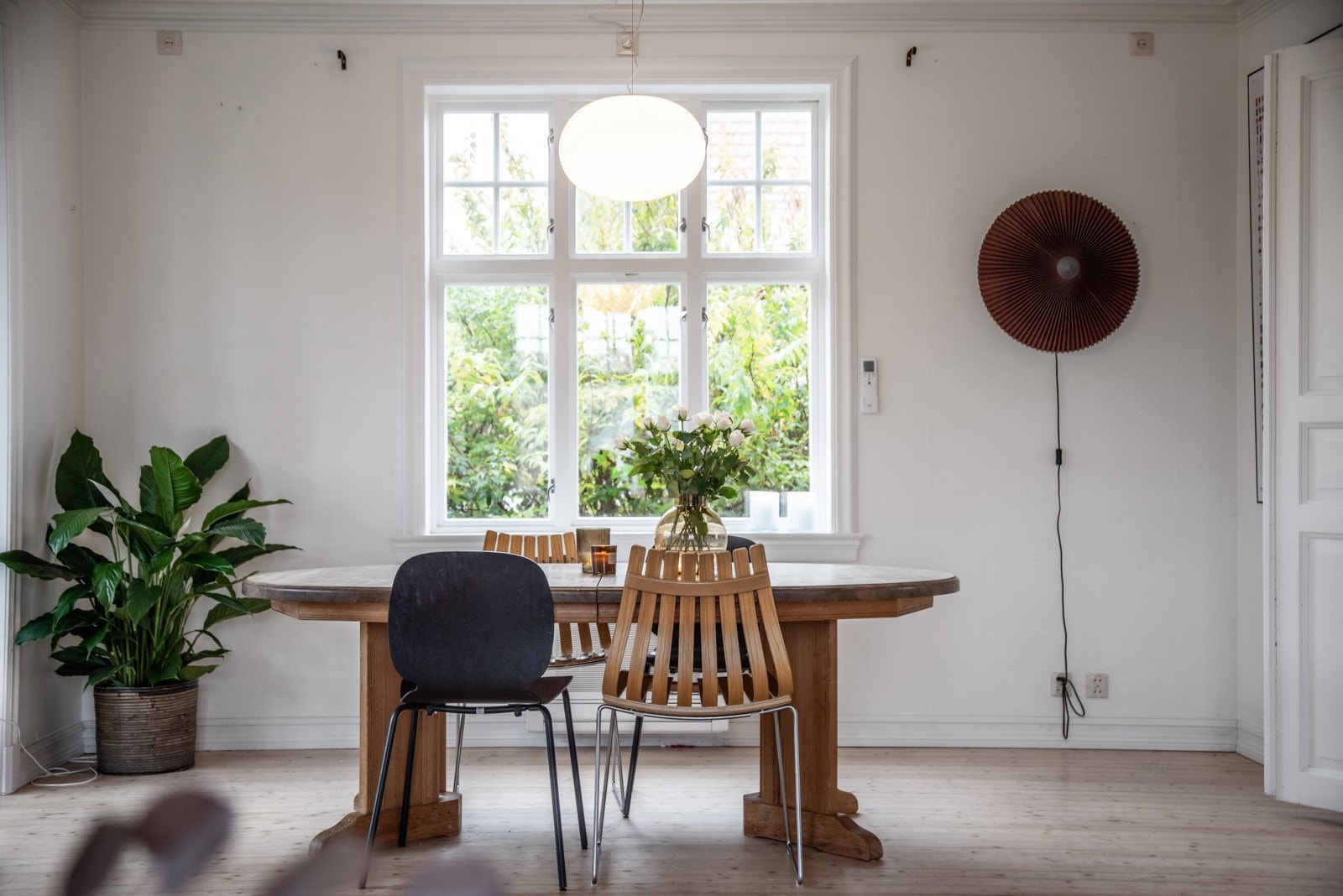 Spisestuen ligger i tilknytning til stuen. Galleribilde