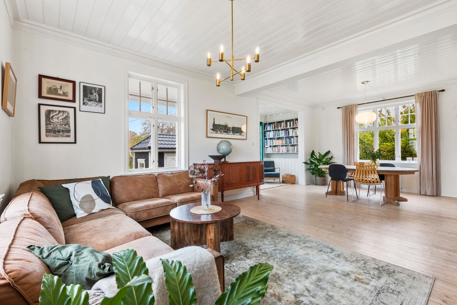 I det åpne allrommet får hele familien plass til å gjøre ulike aktiviteter samtidig. Galleribilde