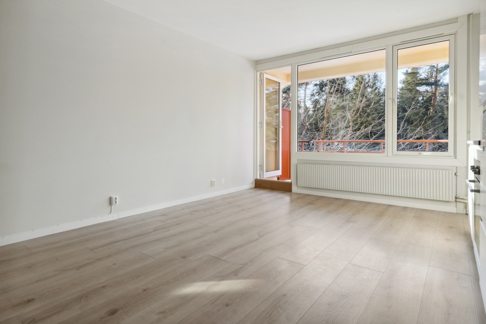 Fra stuen er det utgang til balkong. Galleribilde
