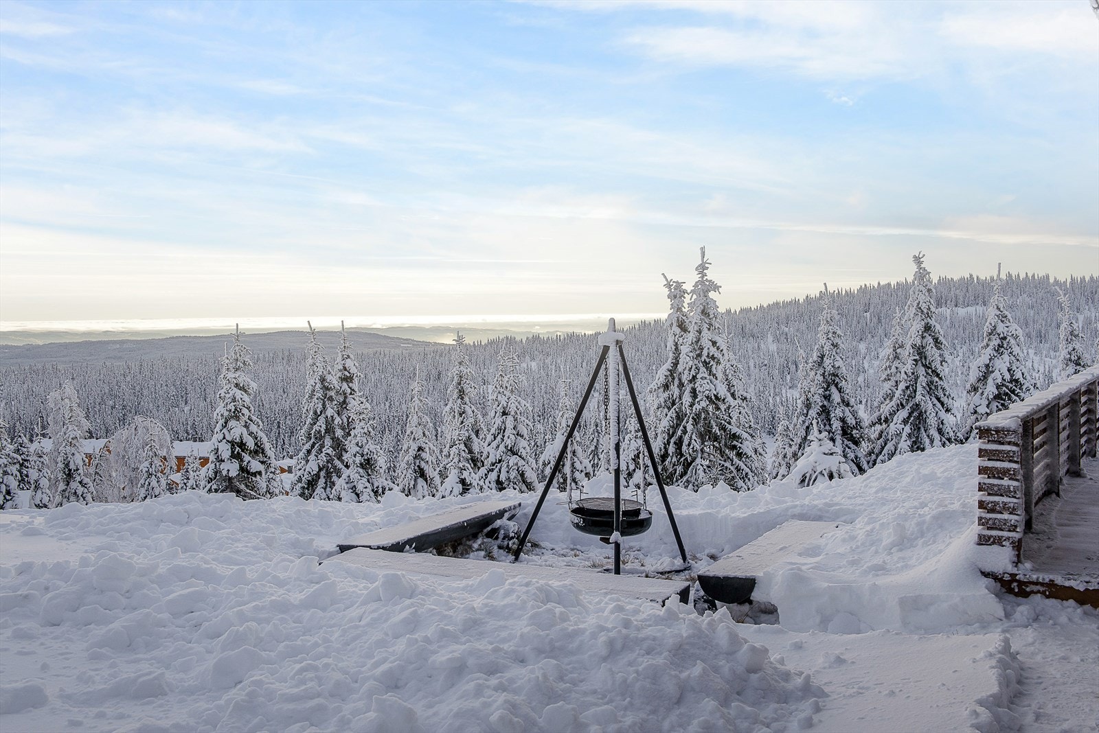 Ingen gjennomgangstrafikk i området da eiendommen ligger langs en blindvei. Galleribilde