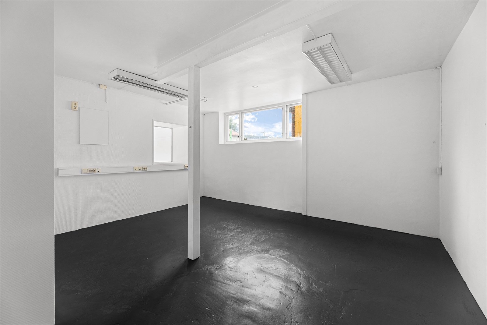 Spiserom med hybelkjøkken. Galleribilde