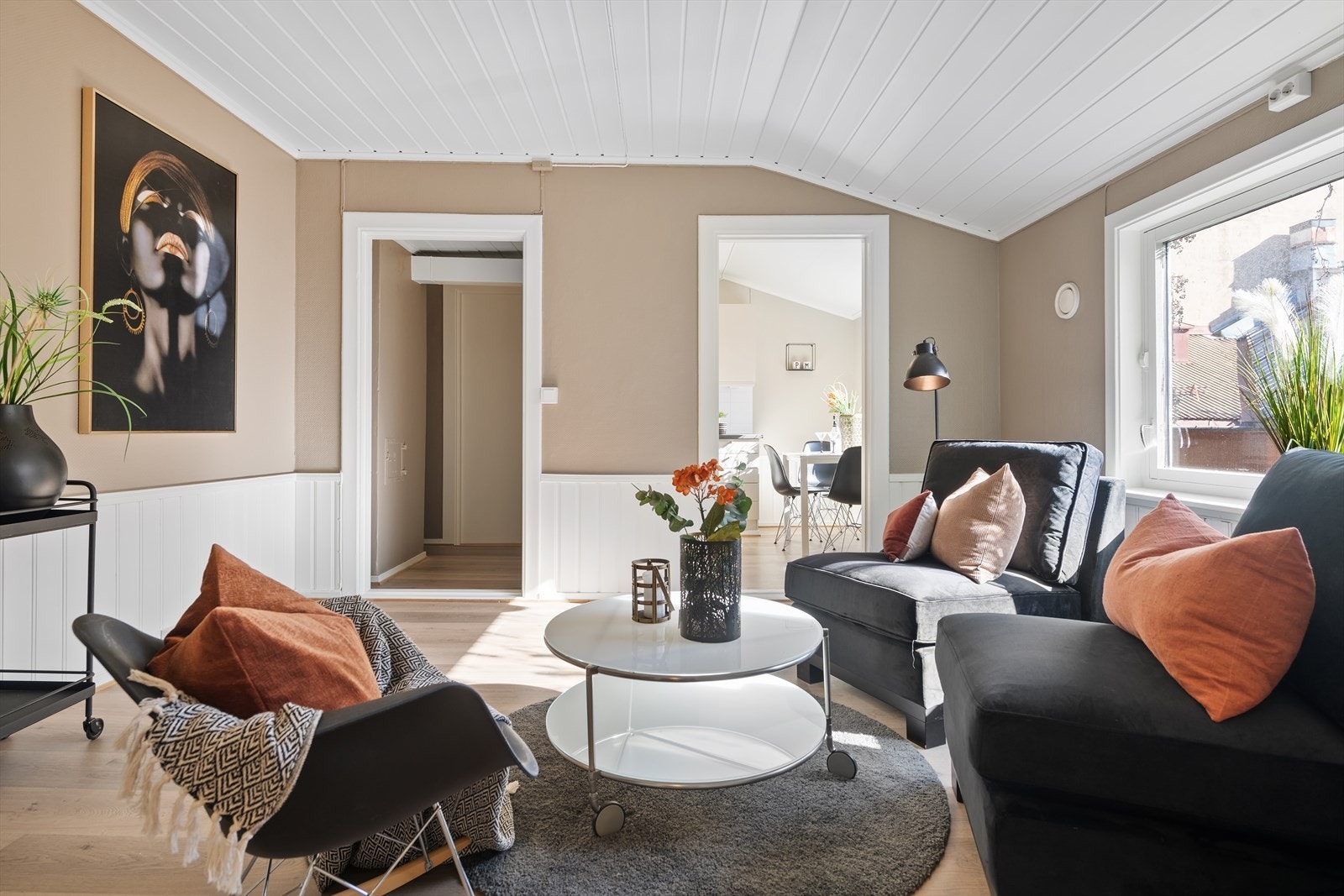 Leiligheten ligger fint og usjenert til i byggets 3.etasje. Galleribilde