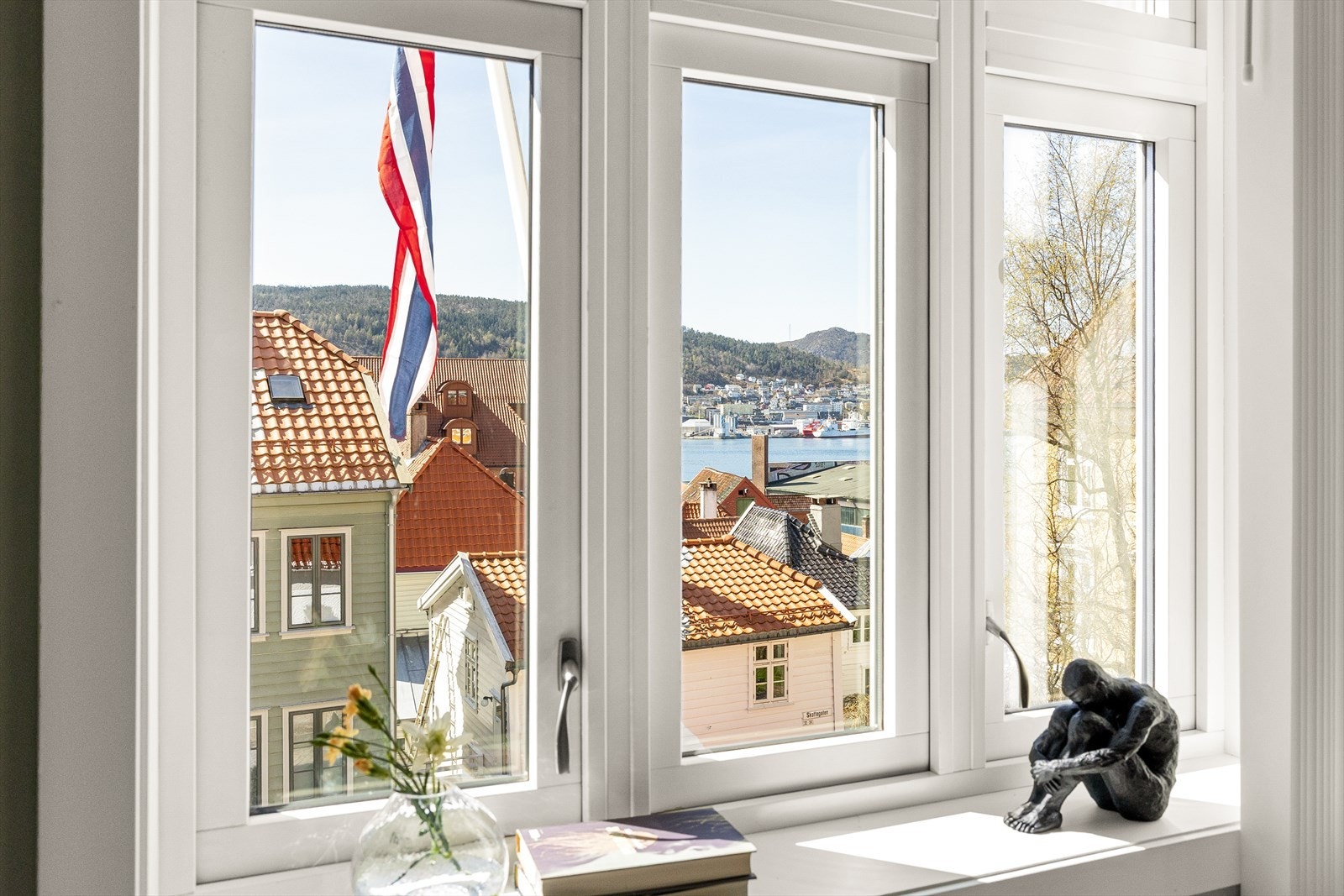 Utsikt fra soverom i loftsetasje. Galleribilde