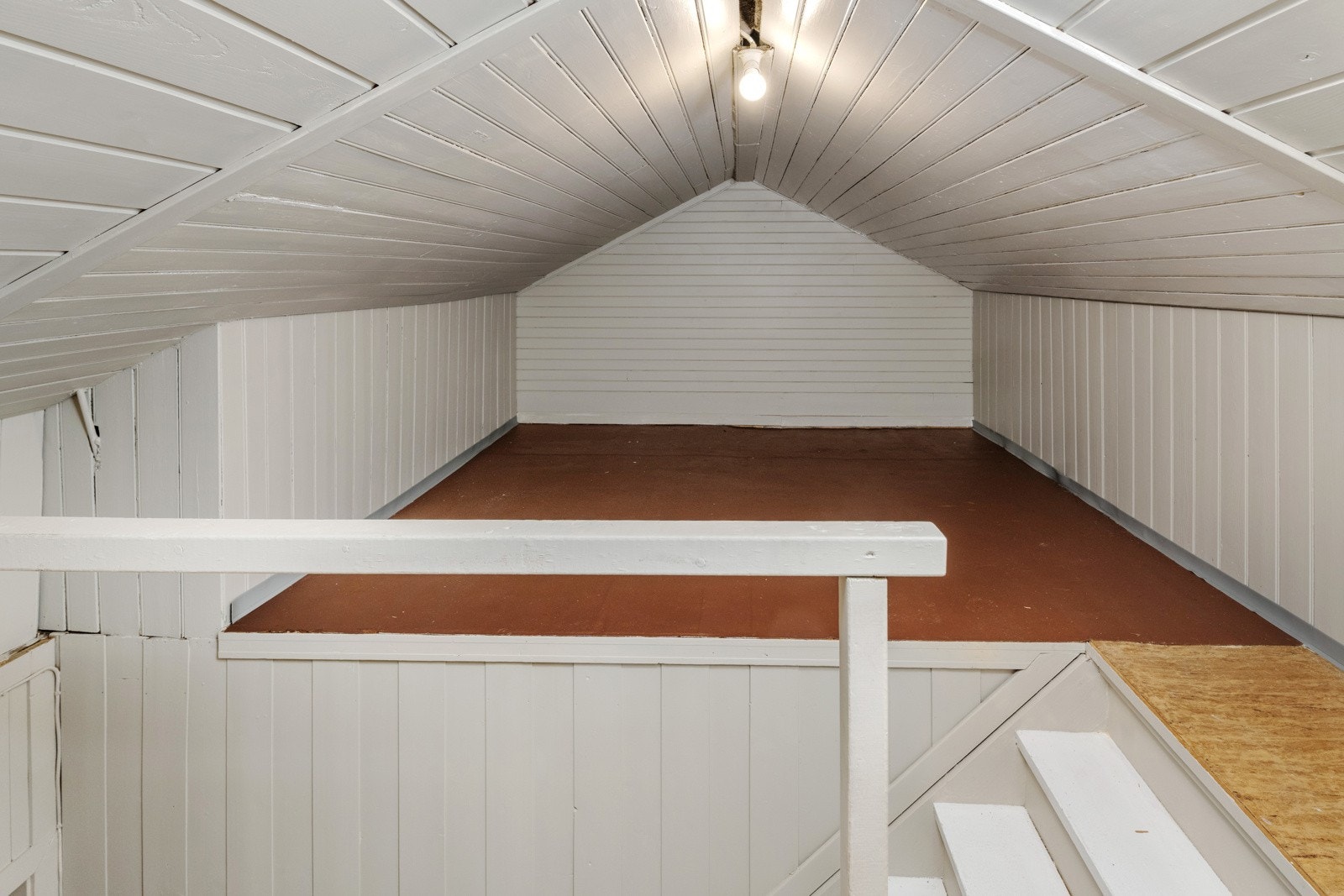 Lagringsplass på loft. Galleribilde