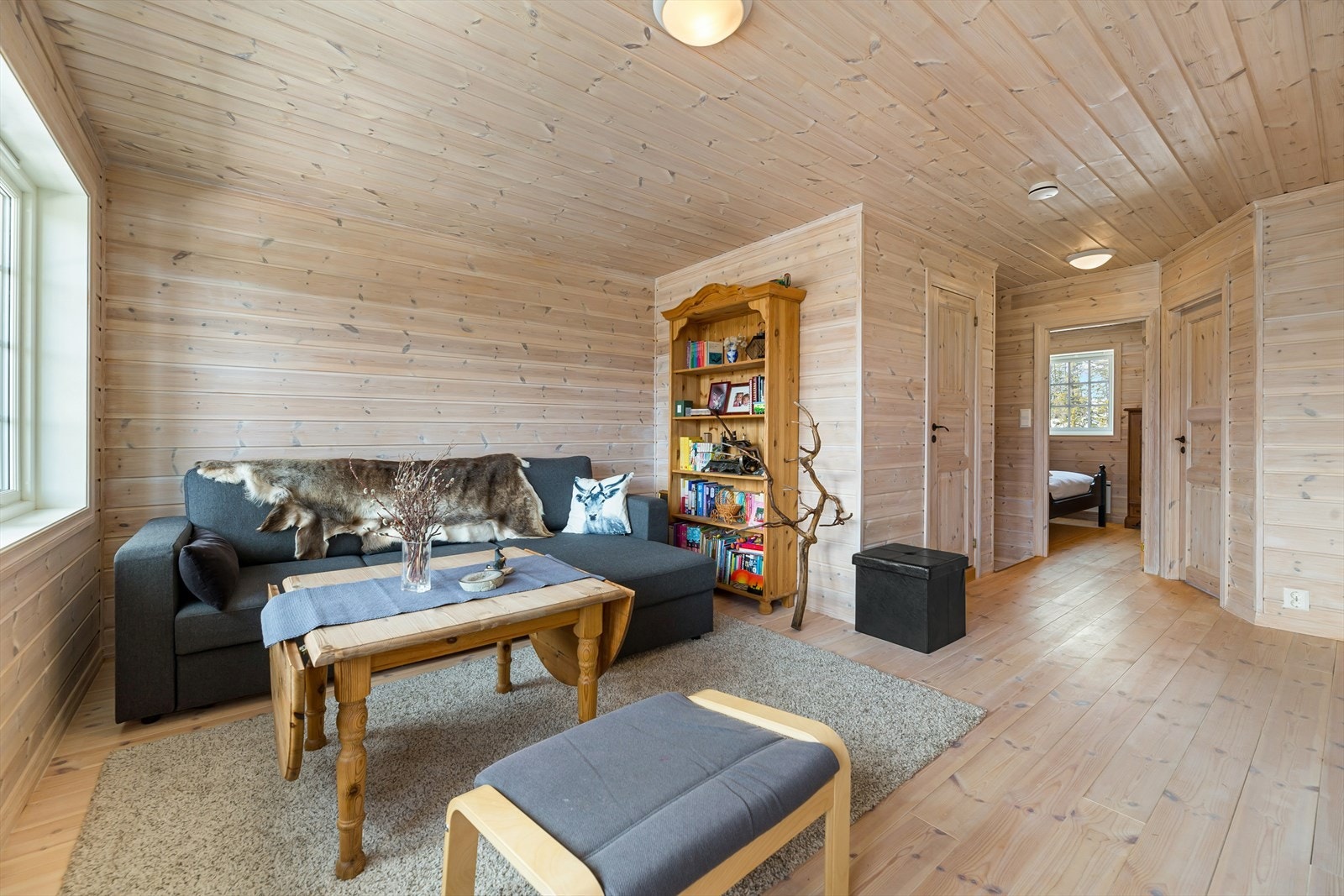 Stuen fungerer godt som tv-stue eller ekstra stue for barna som kan ha soverom oppe. Galleribilde