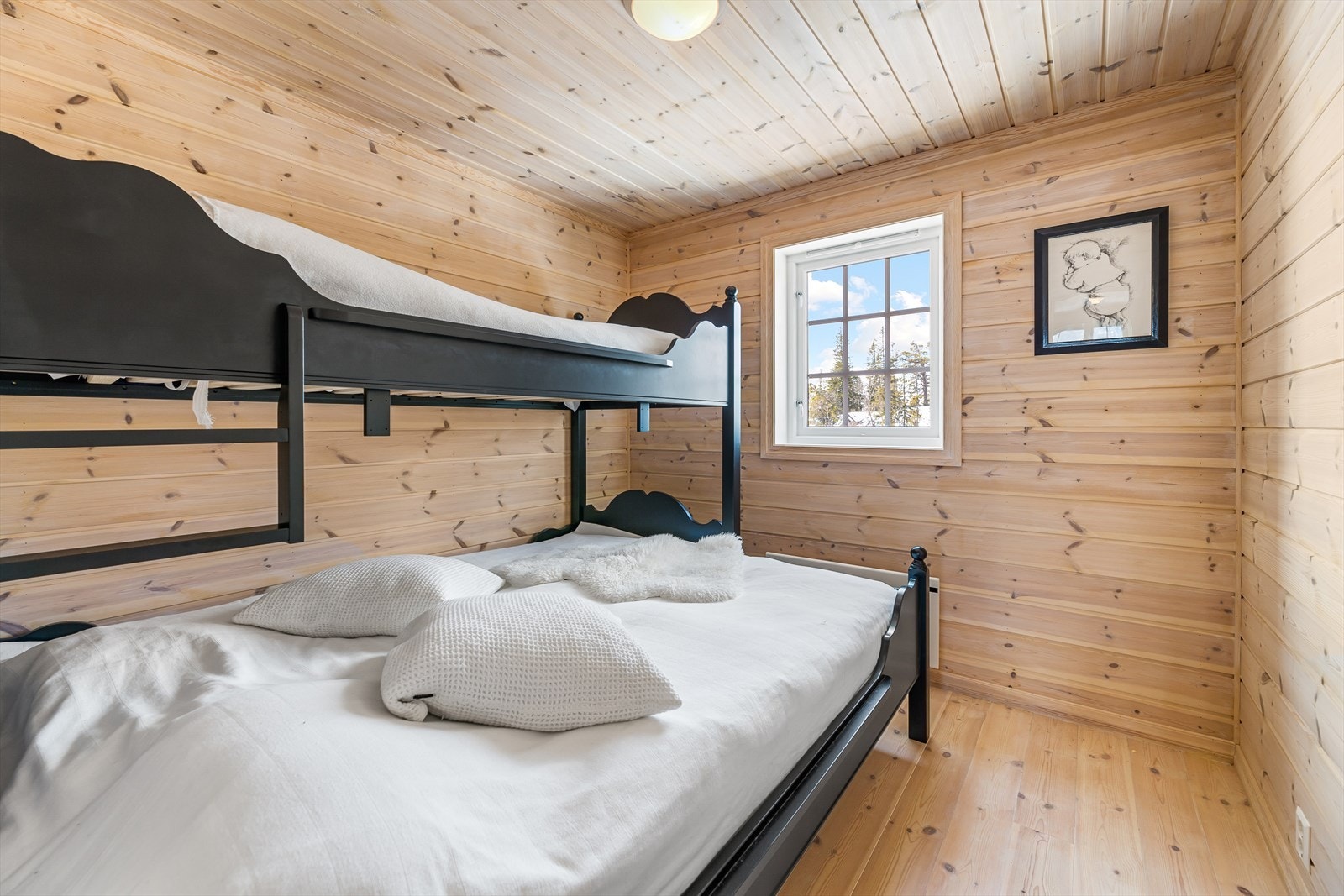 Soverom med 3 sengeplasser i 2. etasje. Galleribilde