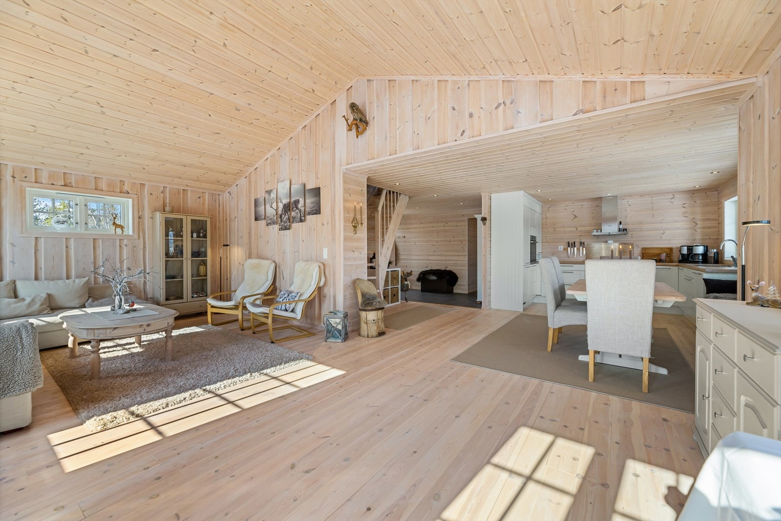 Ekstra mønehøyde gir en fin romfølelse. Galleribilde