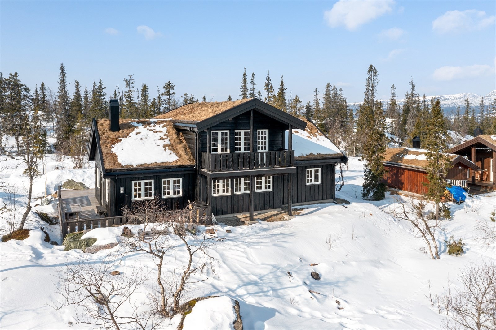 Flott familiehytte med vidstrakt utsikt og umiddelbar nærhet til varierte, helårs turmuligheter! Galleribilde