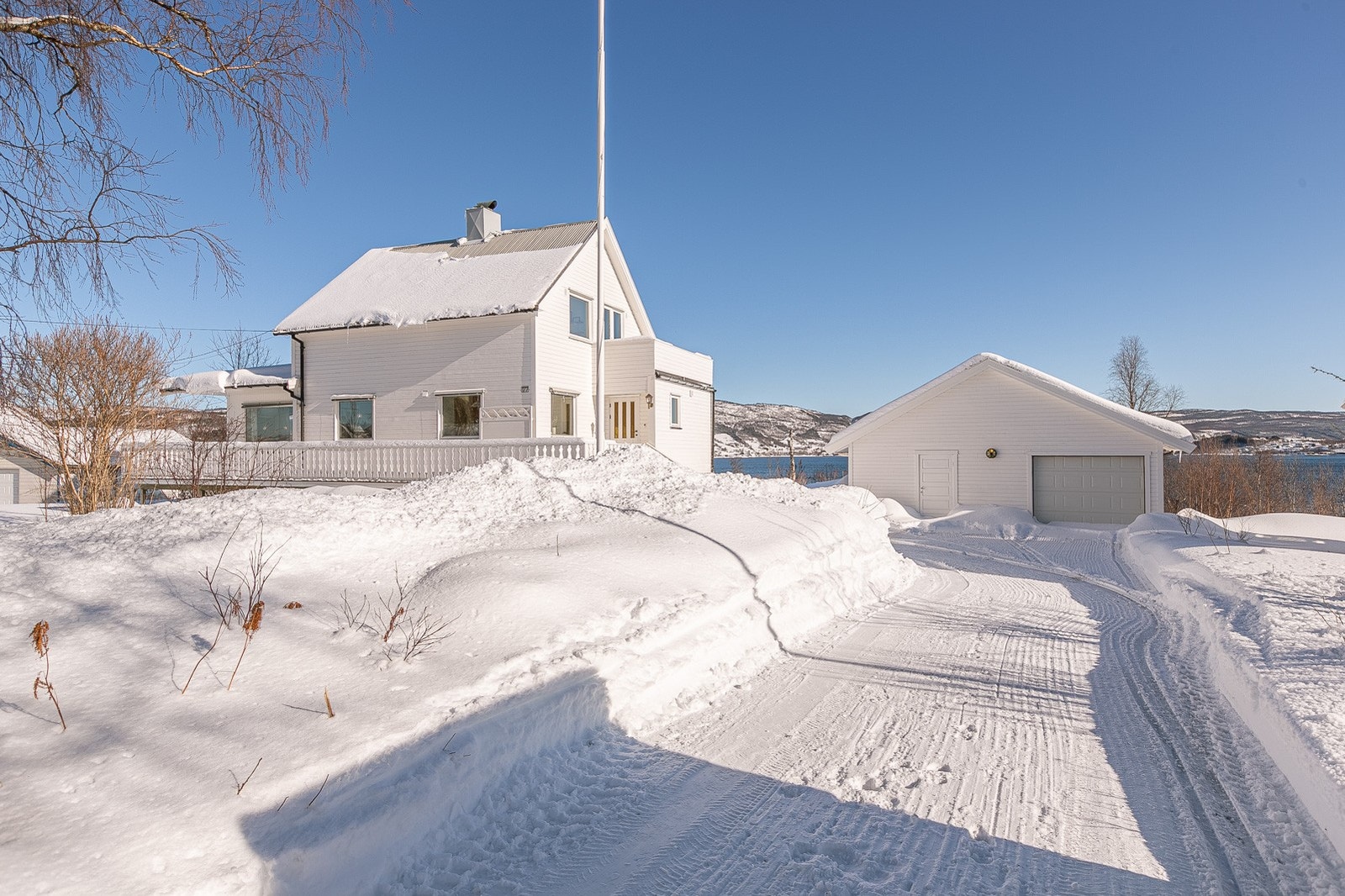 Eldre enebolig med fin beliggenhet på Smørsgård - fire soverom og garasje. Galleribilde