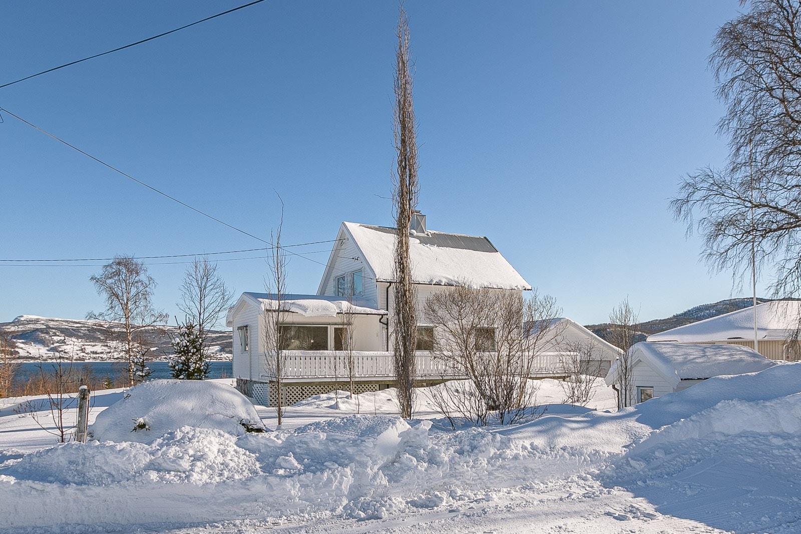 Boligen sett fra hovedveien. Galleribilde
