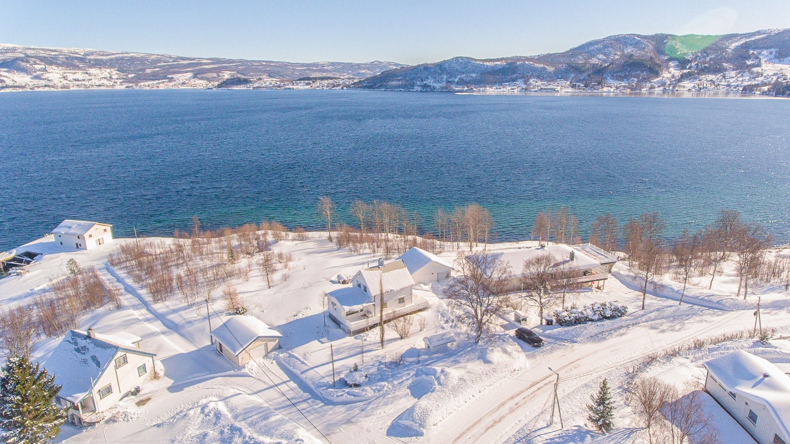 Fra boligen er det fin utsikt mot Furøya og Reisafjorden. Galleribilde