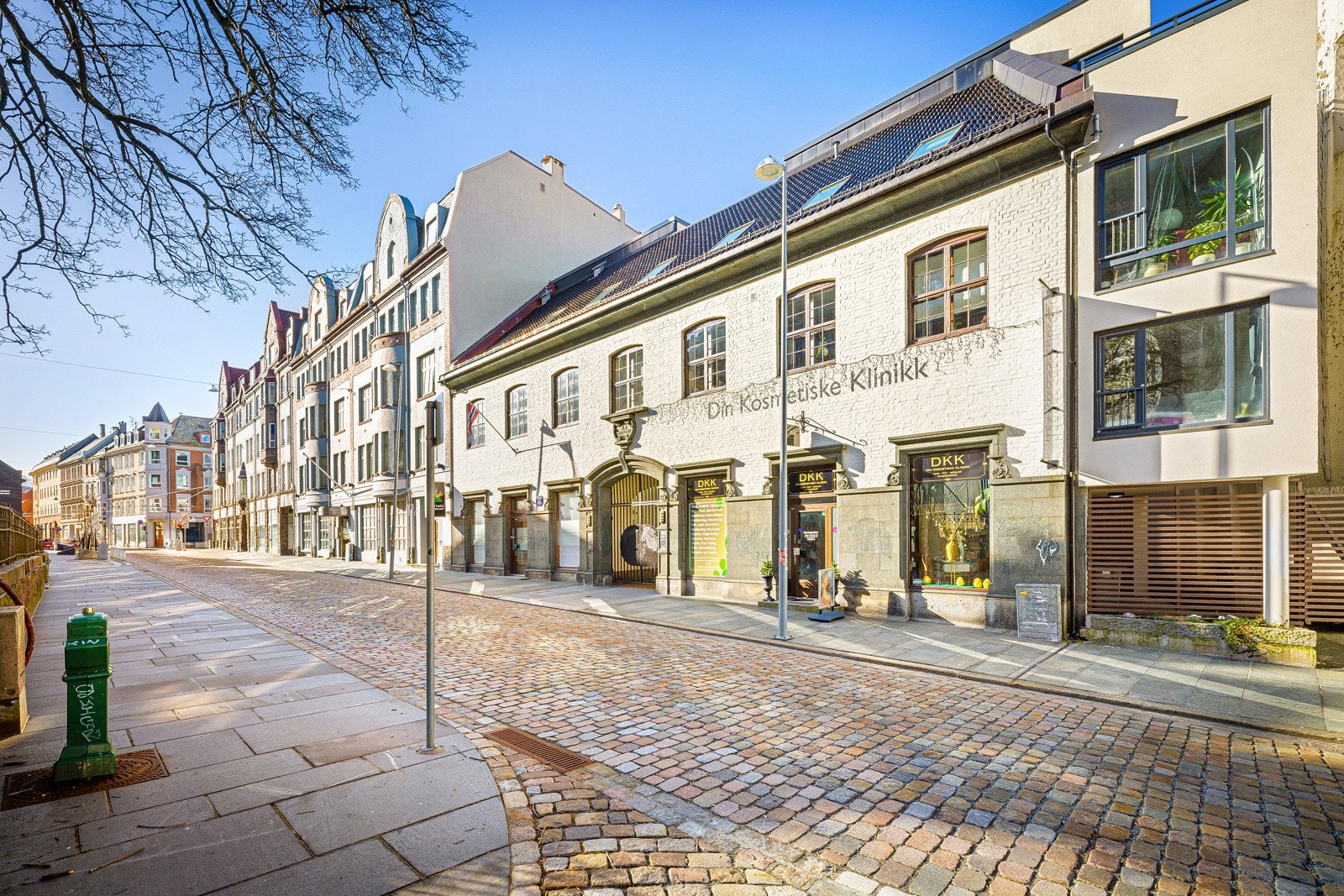 - Ærverdig bygg i en av byens mest kjente gater, Kong Oscars gate. Med 2-3 minutters gange til Bryggen og Torgalmenningen og Fløyen og Byfjellene i umiddelbar nærhet bor man midt i smørøyet - Galleribilde