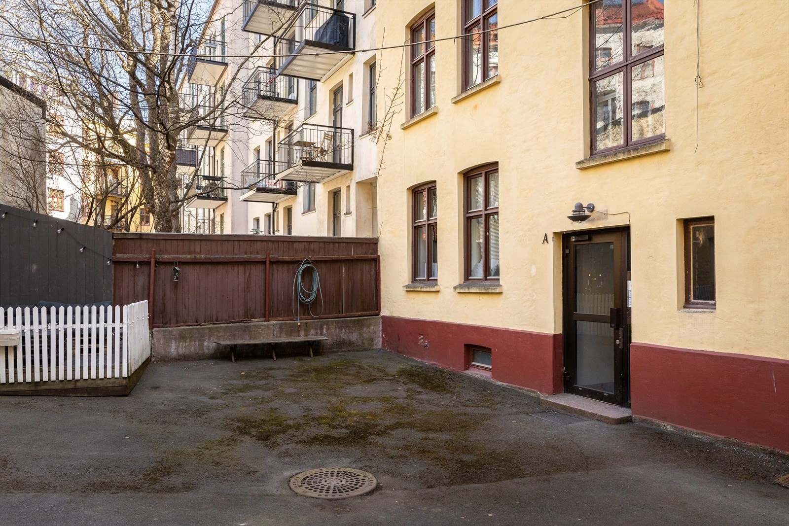 Bakgård Galleribilde