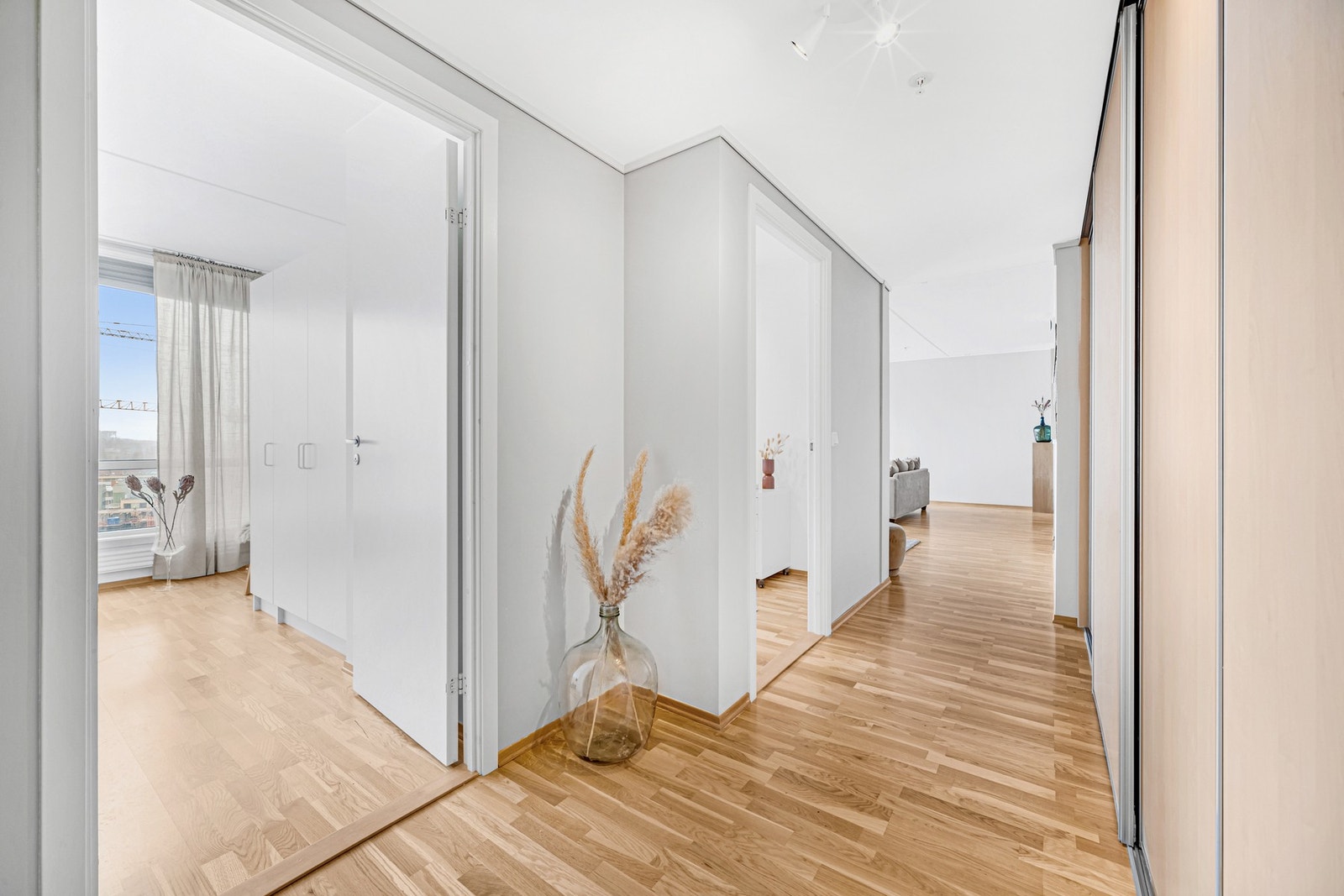 Det medfølger bod i kjeller som er tilknyttet parkeringsplassen. Galleribilde