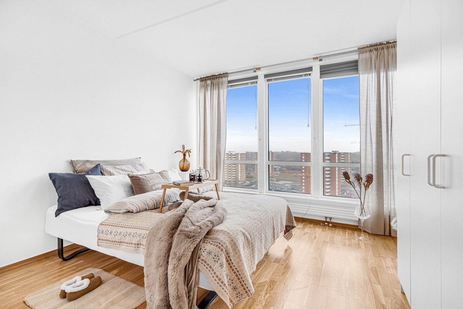 Soverommet er på ca. 14 kvm og har godt med plass til dobbeltseng og tilhørende møblement. Galleribilde