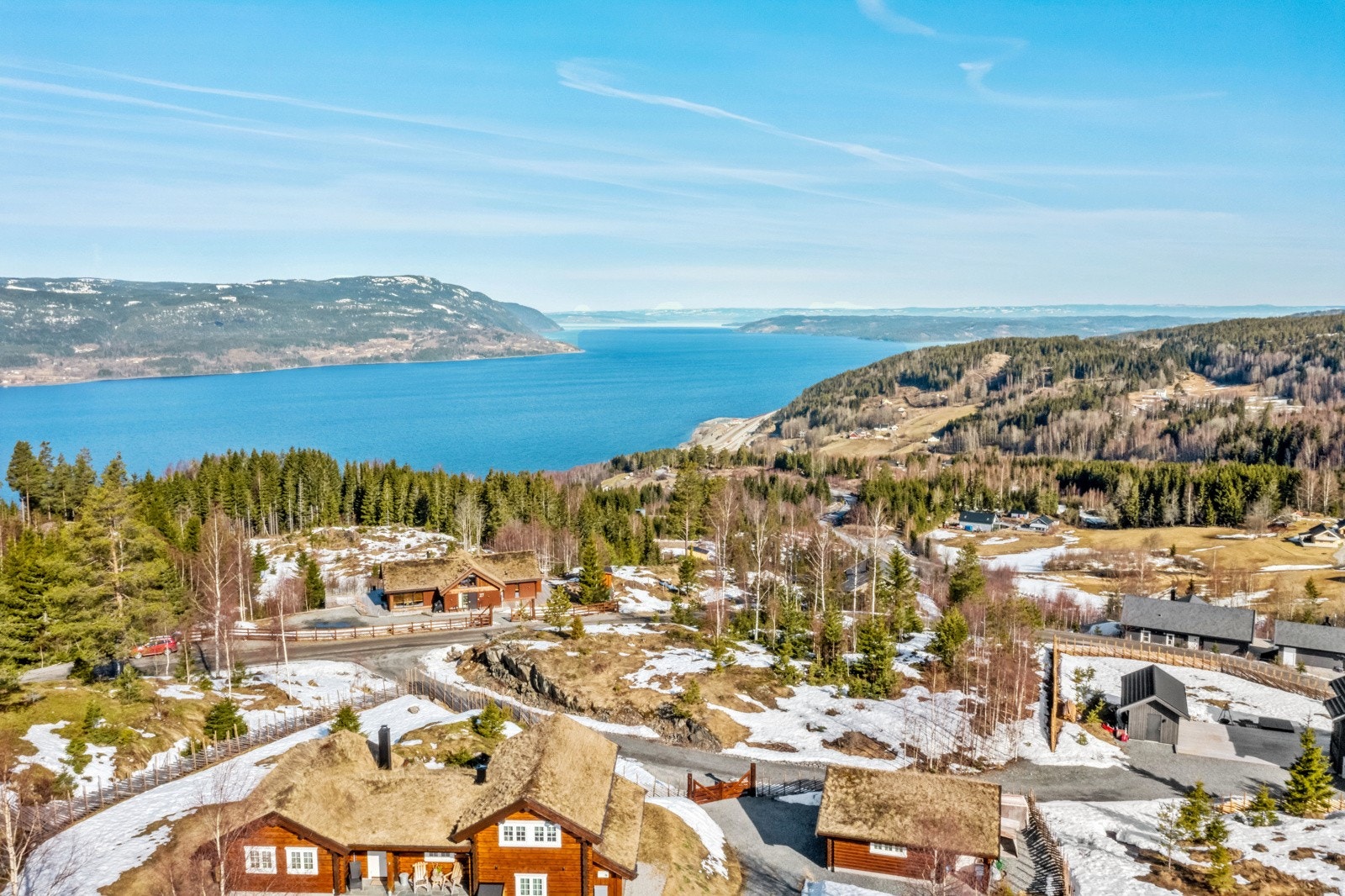 Det er også mulighet til å ha båtplass ved Mjøsa, ca. 3 km nedenfor hytteområdet. Galleribilde