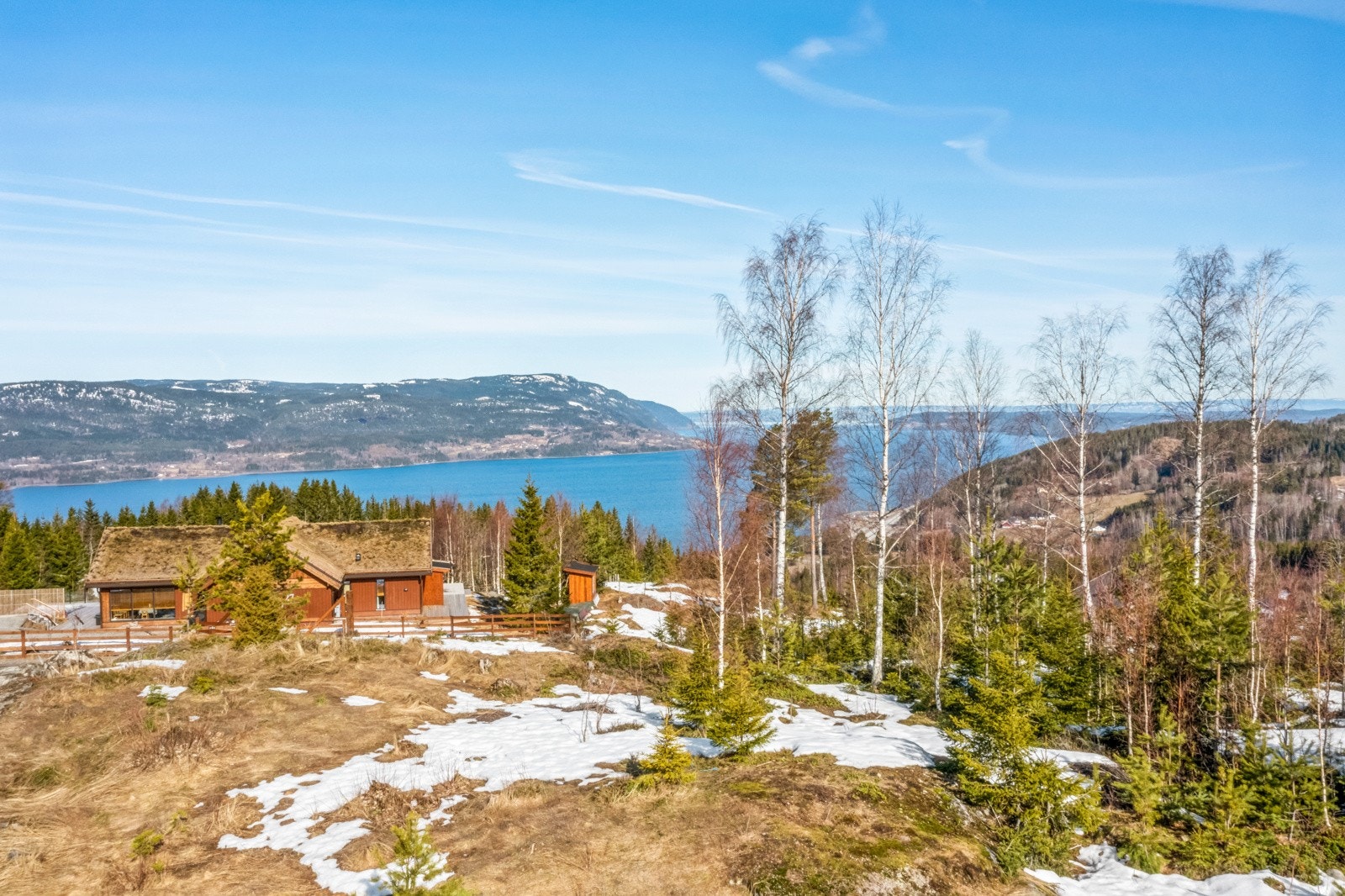 Tomten er relativt flat og antas lettbebyggelig. Galleribilde