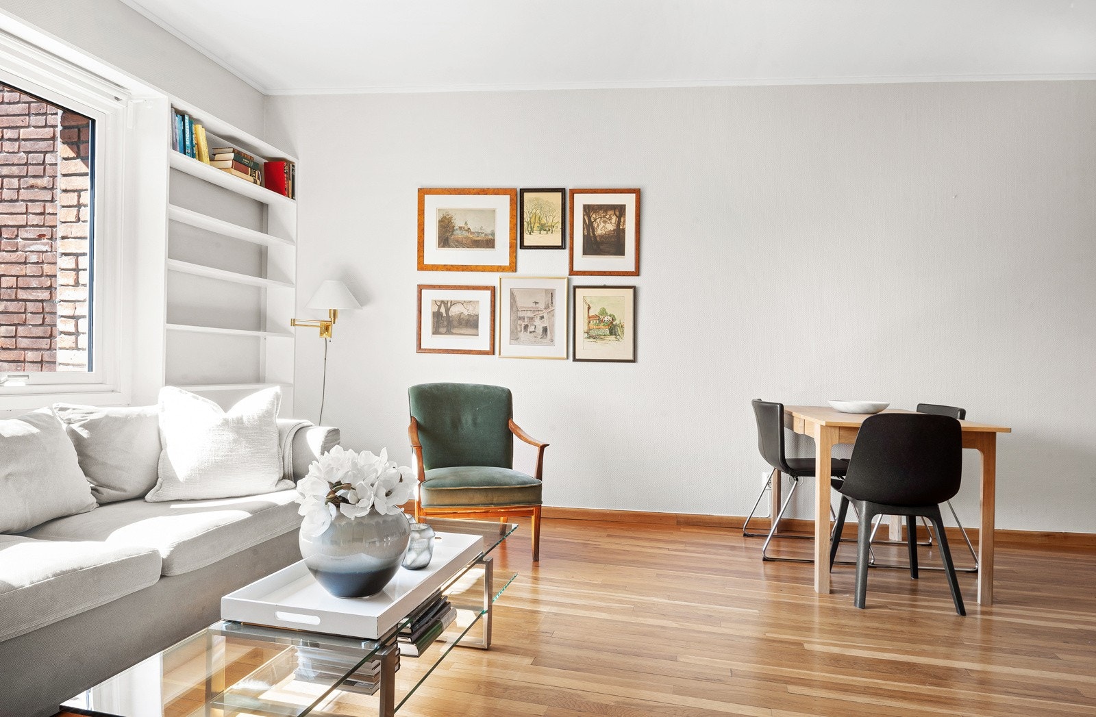 Gjennomgående leilighet med lysinnslipp fra to sider. Galleribilde