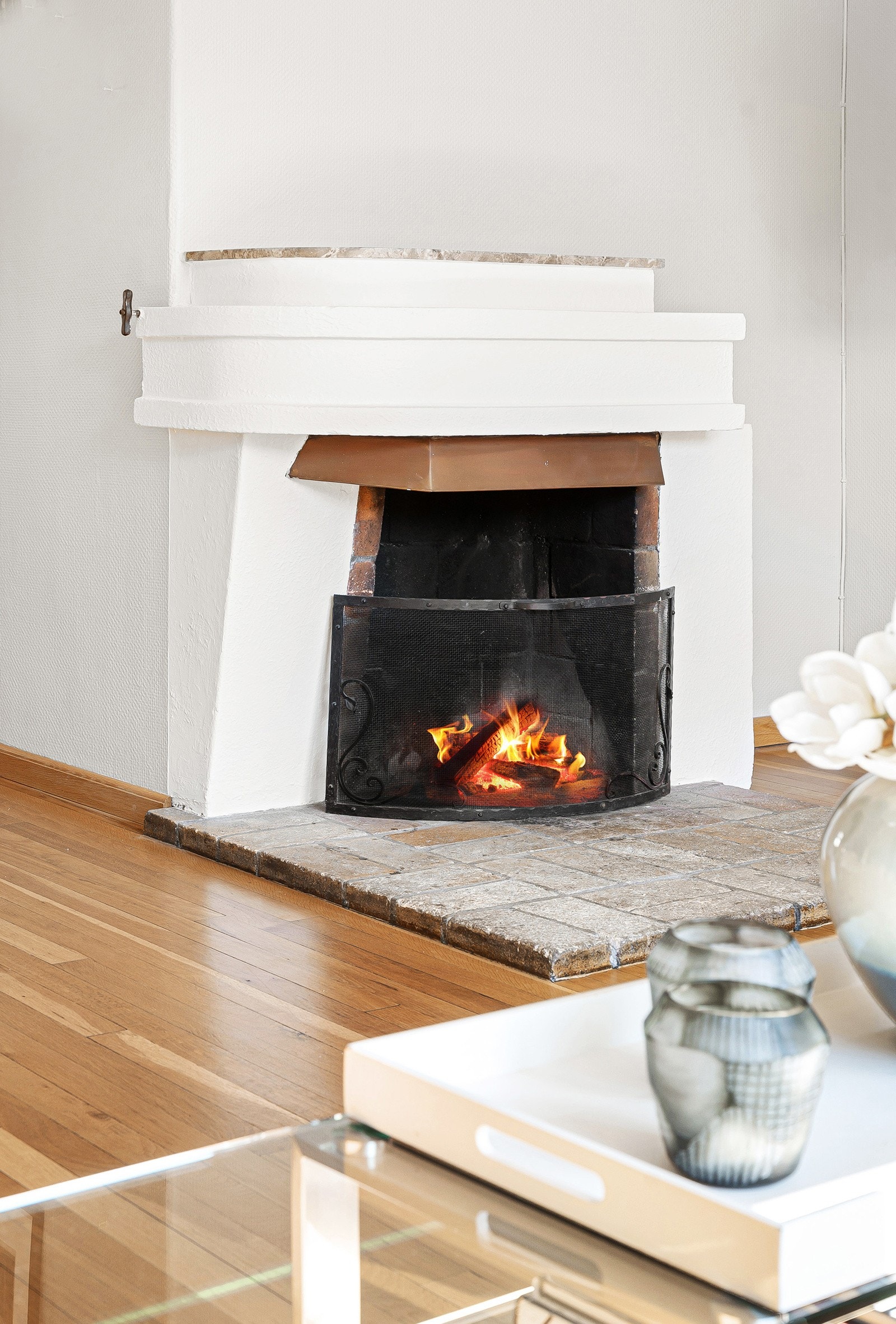 Peisen gir både en koselig stemning i stuen, og godt med varme på kalde vinterdager. Galleribilde