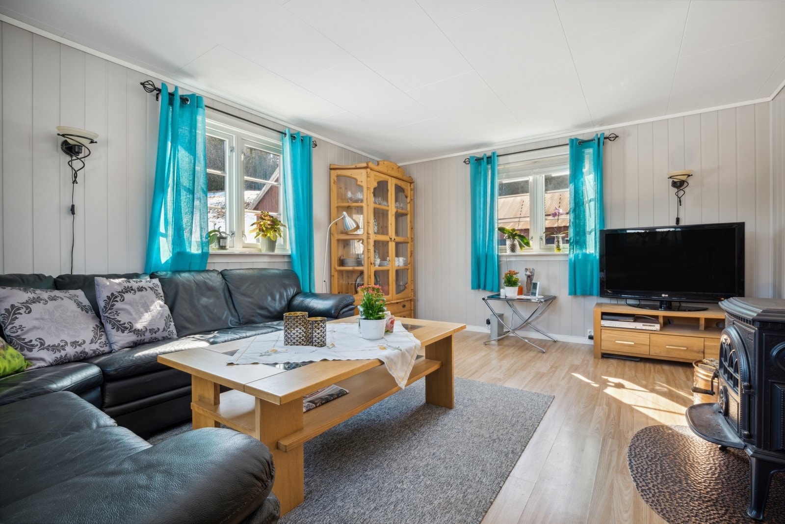 God plass til sofakrok på stua. Galleribilde