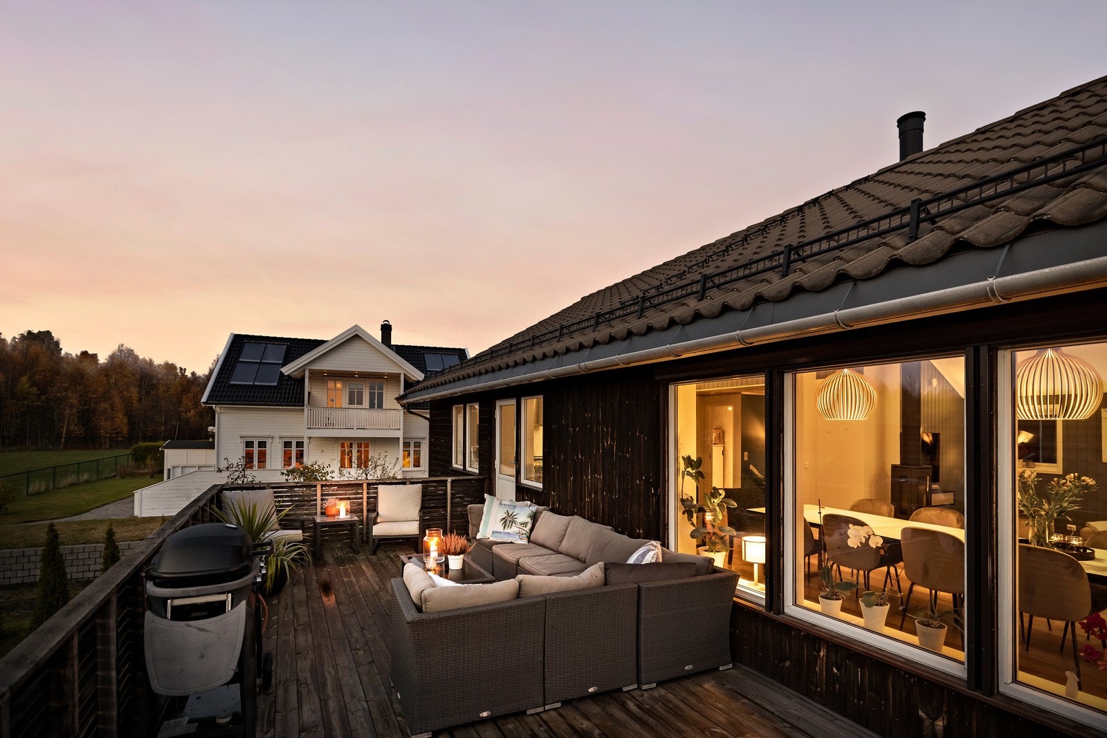 Fra stua er det utgang til vestvendt veranda Galleribilde