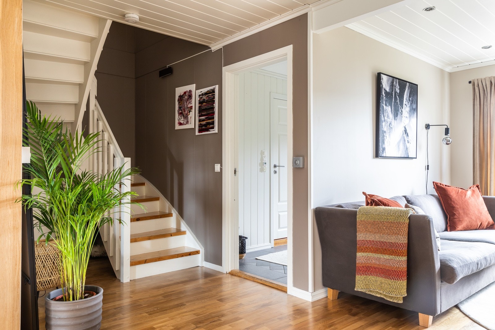 Trapp til 2. etasje og loft. Galleribilde