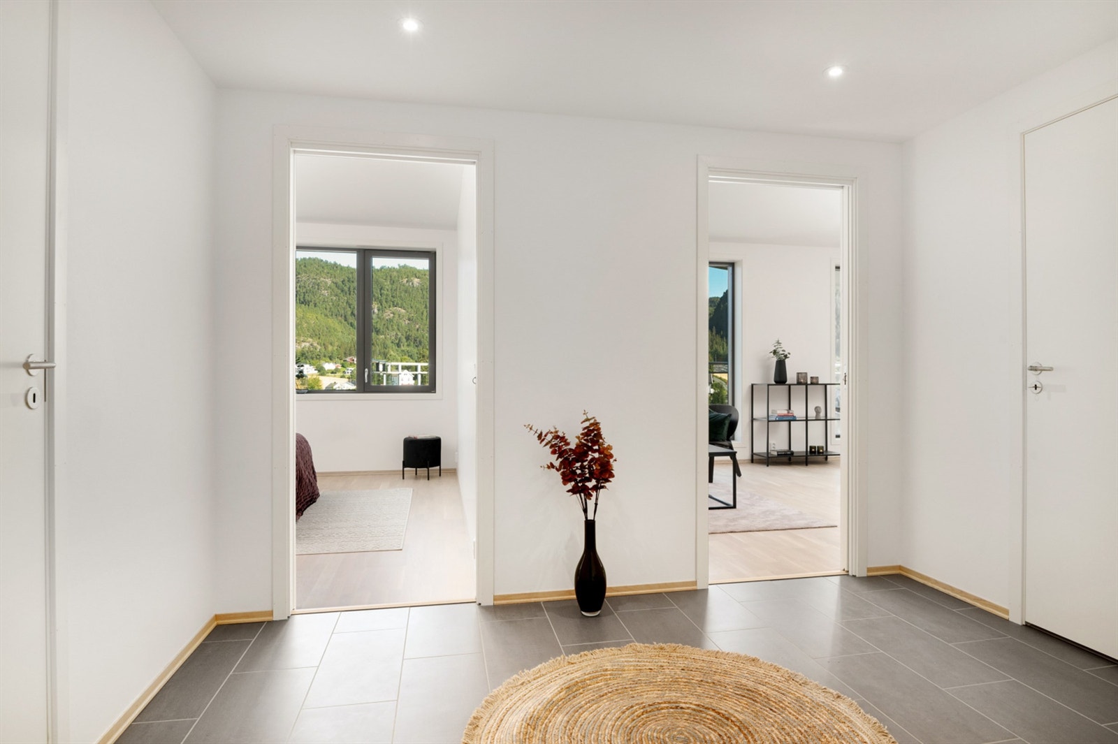 Romslig entre, med gode lagringsmuligheter. Galleribilde