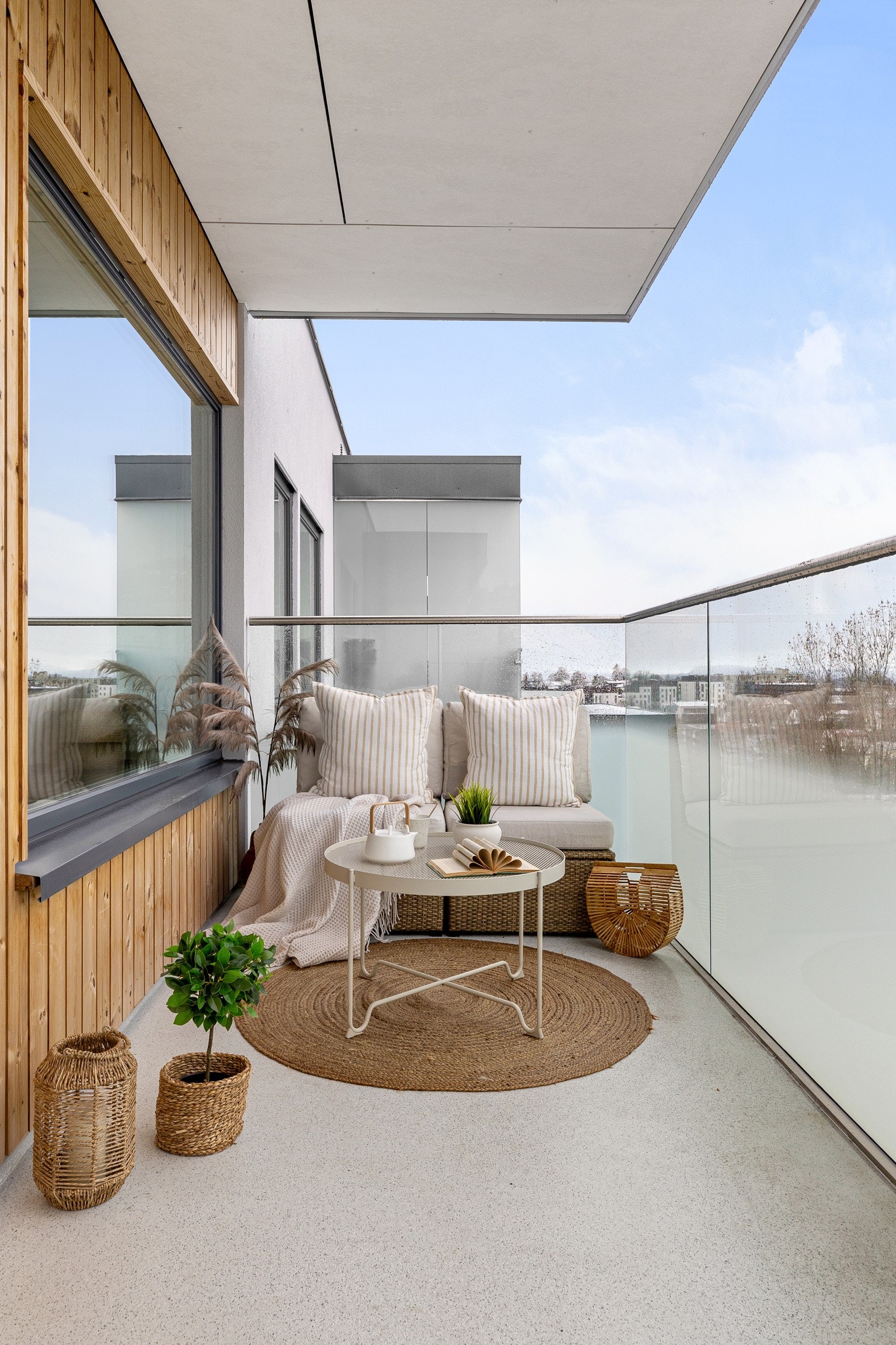 Leiligheten har en romslig balkong med god plass til diverse utemøblement og grill. Galleribilde