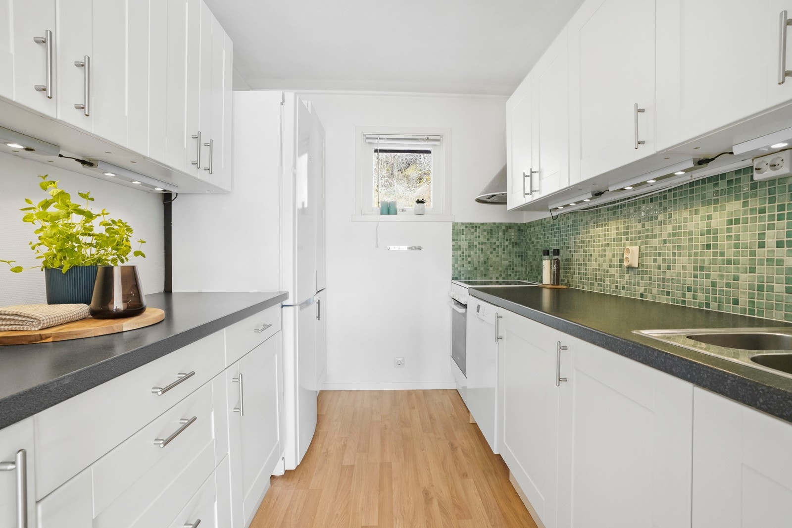 Kjøkkenet ligger i tilknytning til stua Galleribilde