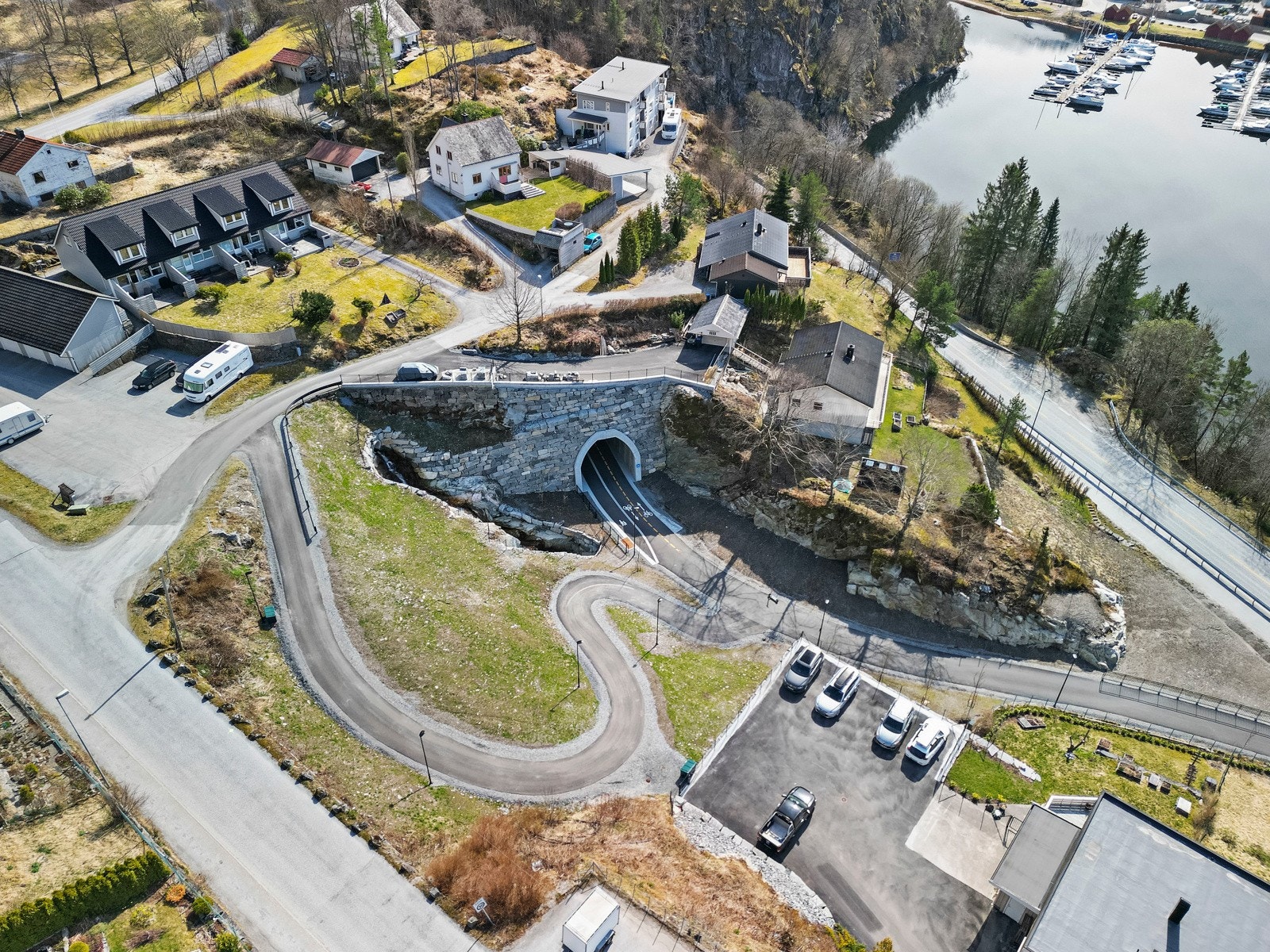 Innslaget til Kletten gang- og sykkeltunnel ligger like nedenfor Galleribilde