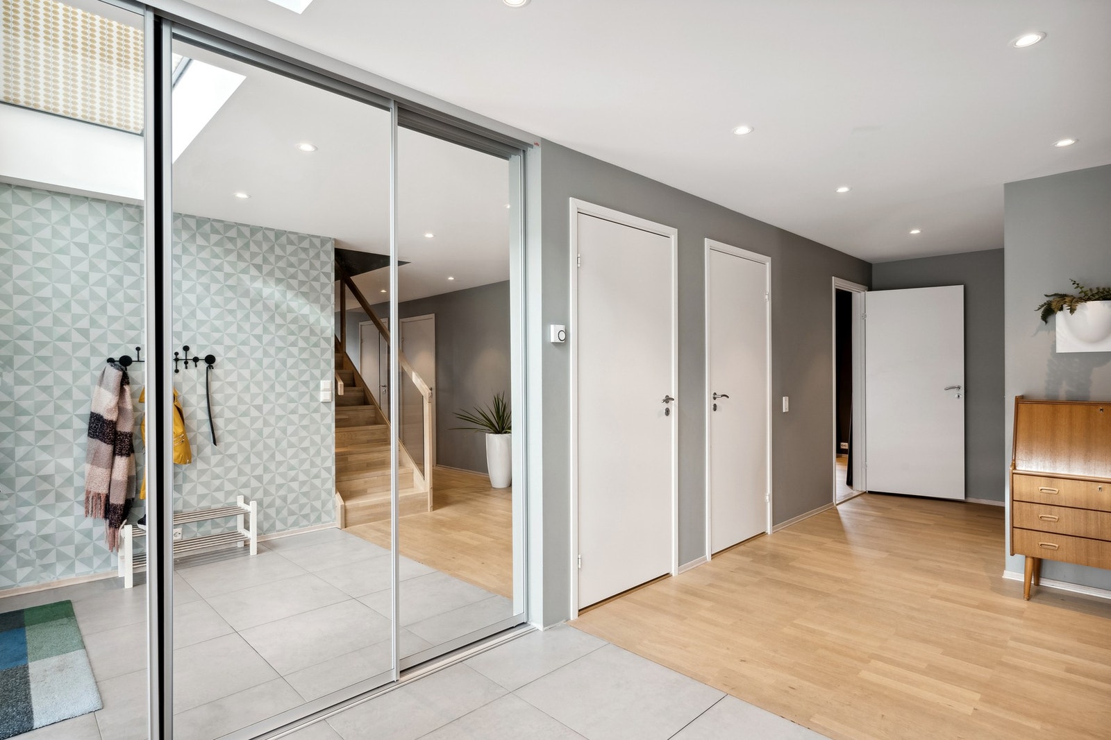 Skyvedørsgarderobe av god størrelse Galleribilde