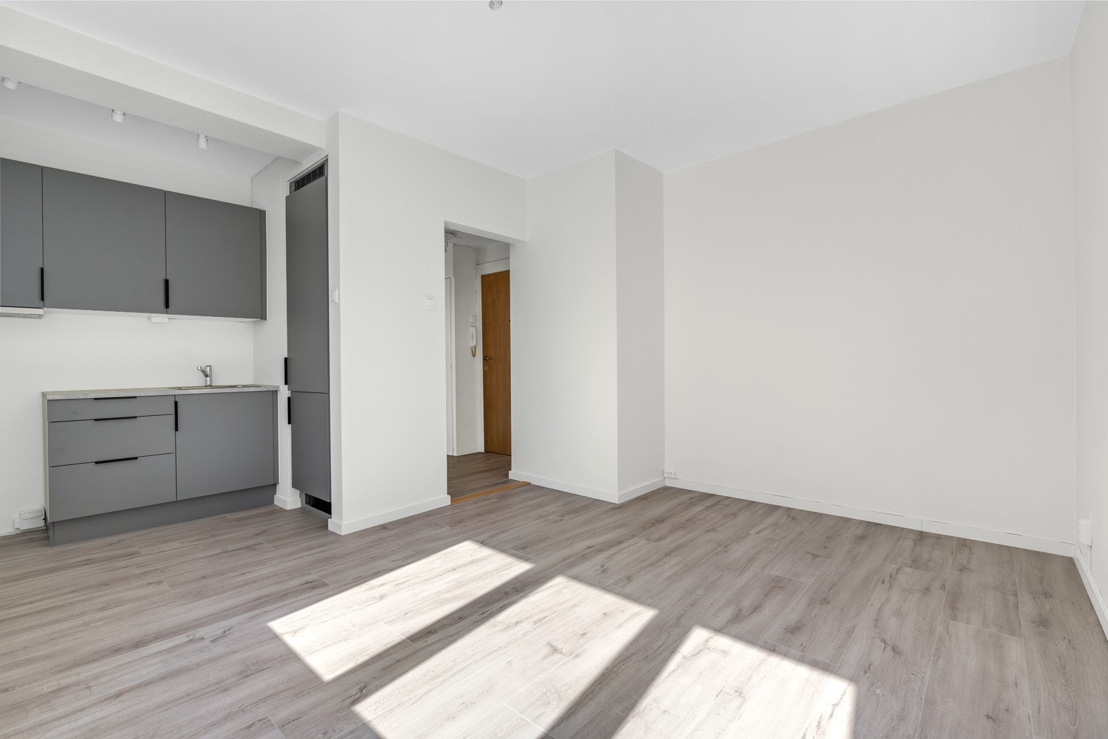 Det er åpen stue/kjøkken-løsning. Galleribilde