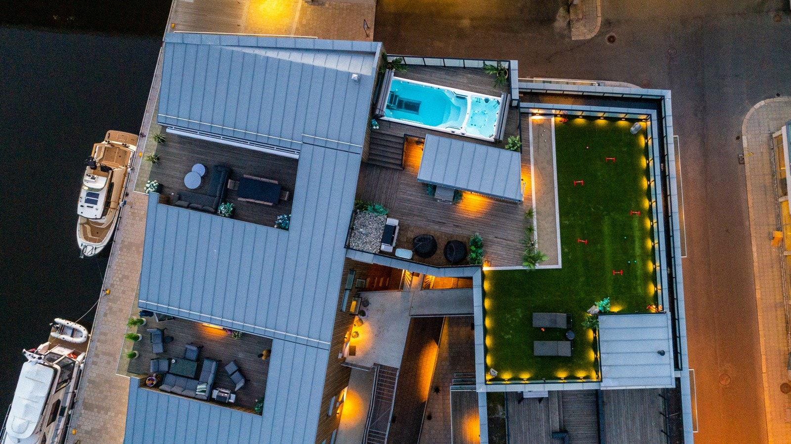 Motstrømsbasseng, jacuzzi, boule-bane og kunstgress til f.eks croucquet. Galleribilde