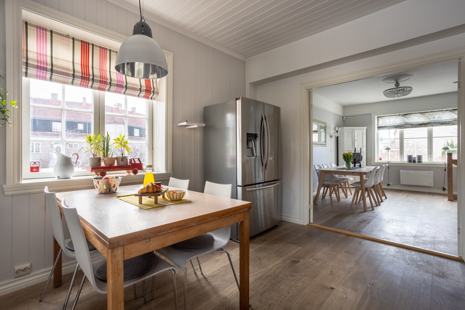 Boligen ligger fint til på enden som gir rikelig med lysinnslipp fra vinduer i flere himmelretninger. Galleribilde