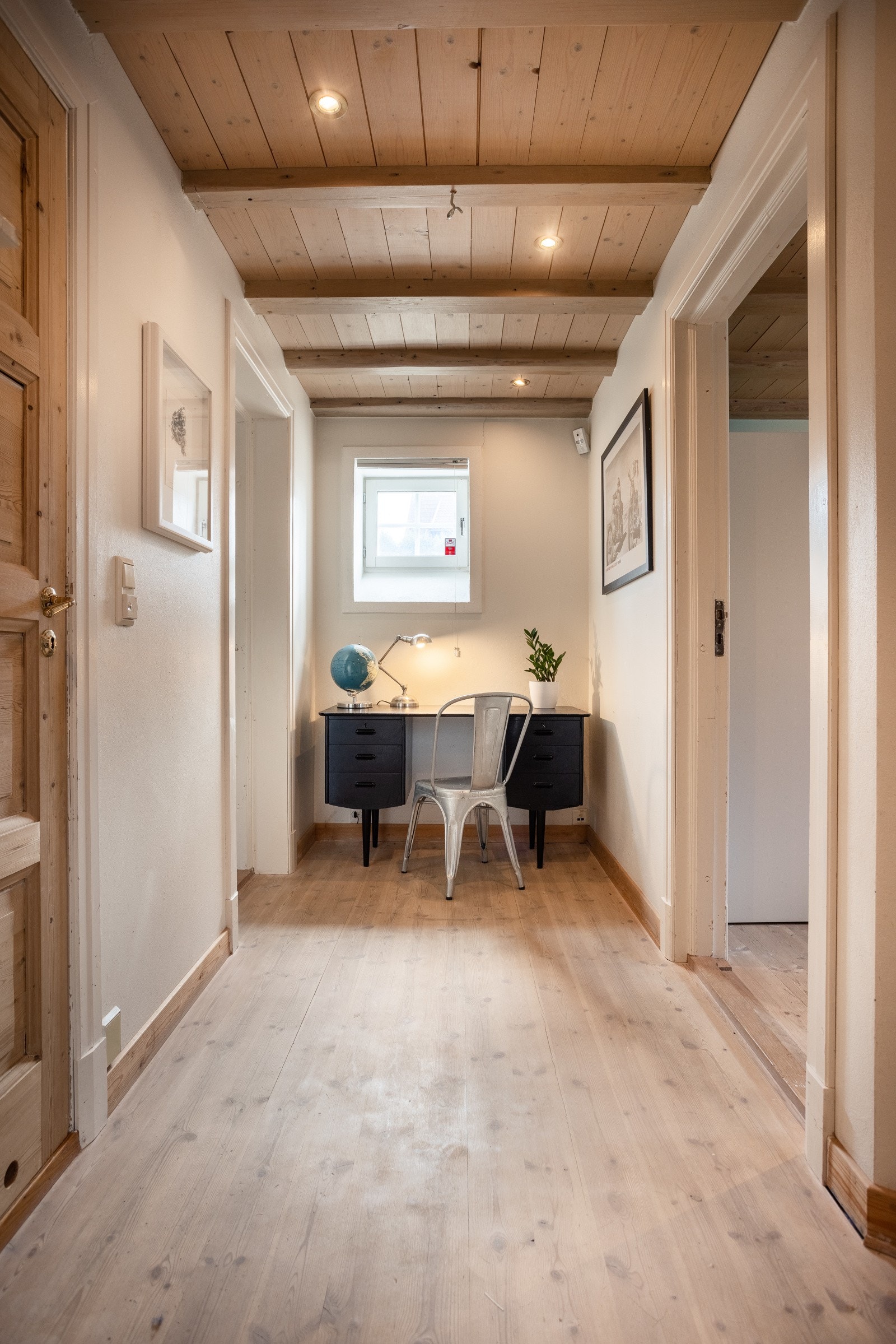 Videre kommer man ned til boligens underetasje. Galleribilde