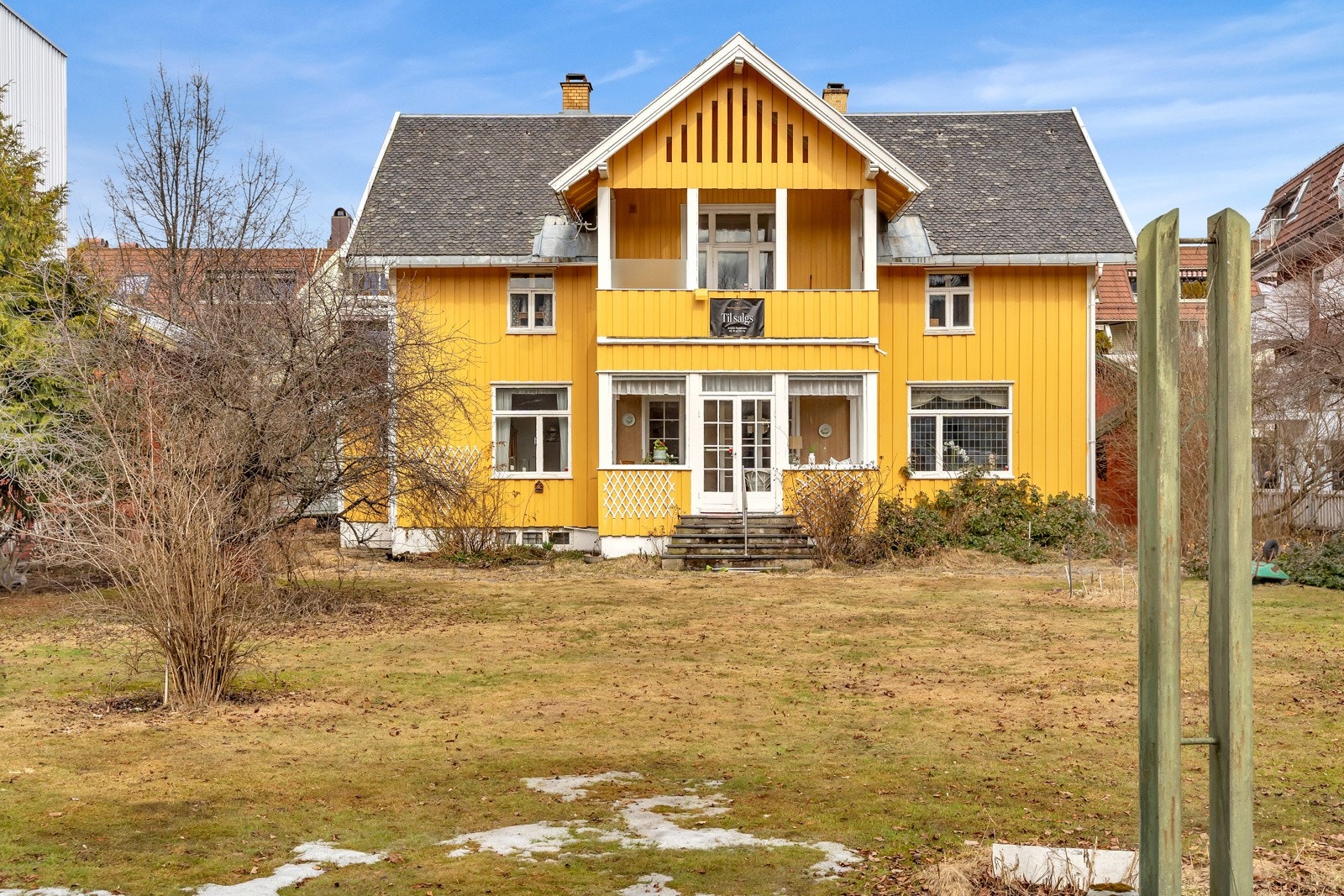 Nå vekker vi til live ærverdig sentrumsnære villaen i Kirkegata 8! VELKOMMEN TIL ÅPEN VISNING! Galleribilde