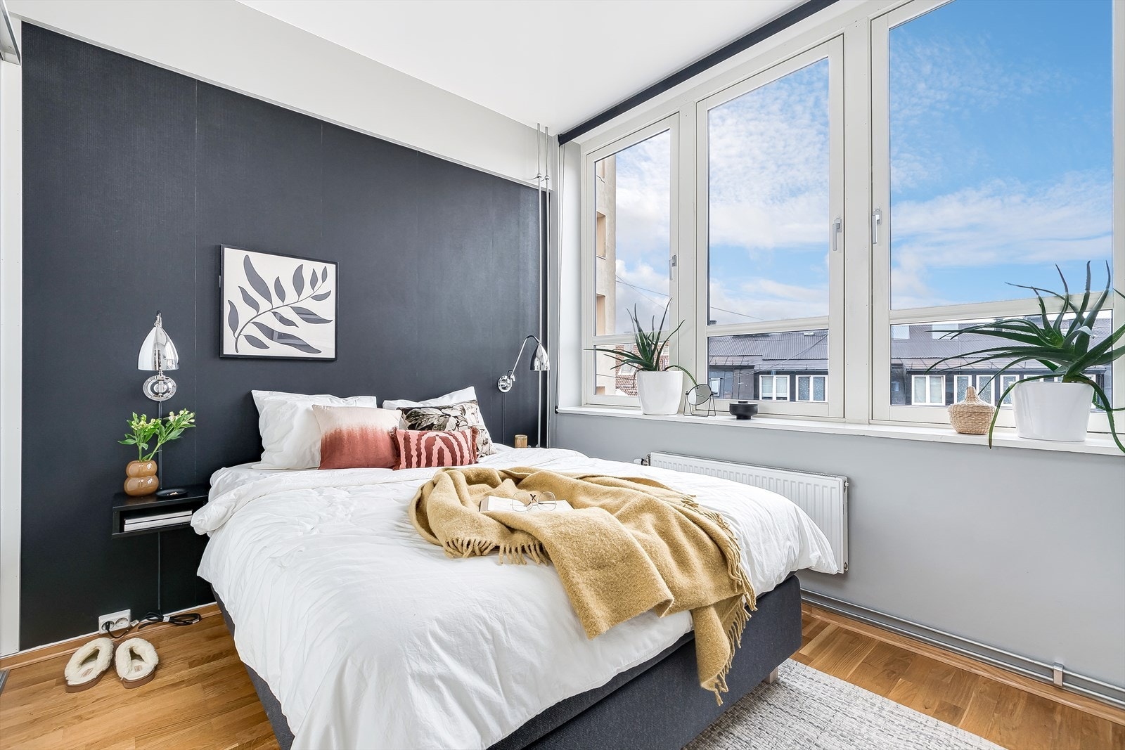 Soverommet er et behagelig rom med god plass til dobbeltseng og tilhørende nattbord. Galleribilde